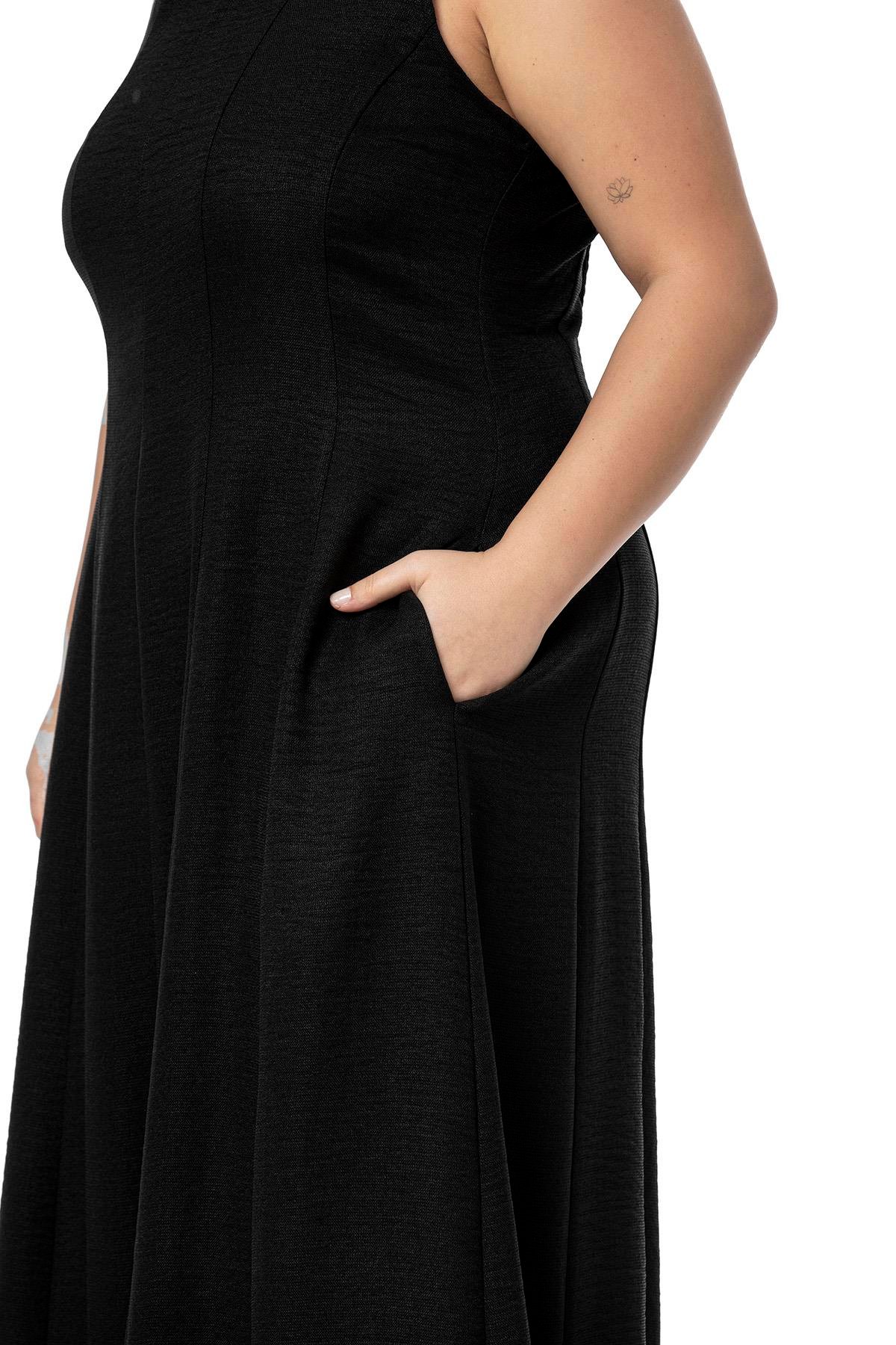 ELBİSEDisentis Modest Büyük Beden Sırtı Gipeli Yanlarda Cepli Kolsuz Uzun Siyah Elbise  DISENTIS MODESTBüyük Beden Sırtı Gipeli Yanlarda Cepli Kolsuz Uzun Siyah Elbise  