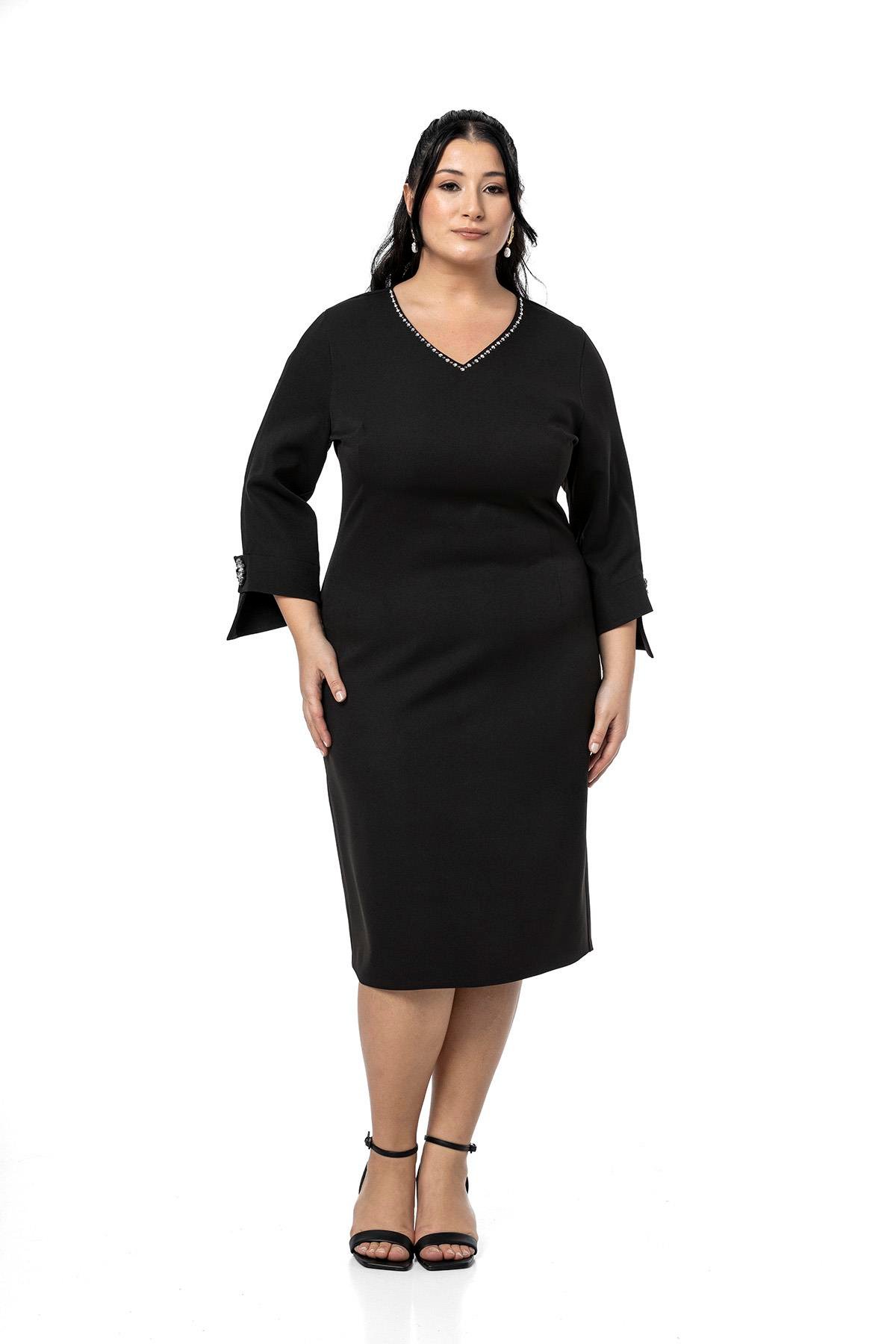 ELBİSEDisentis Modest Büyük Beden V Yaka Kolda Broş ve Şifon Bant Detaylı Midi Siyah Elbise DISENTIS MODESTBüyük Beden V Yaka Kolda Broş ve Şifon Bant Detaylı Midi Siyah Elbise 