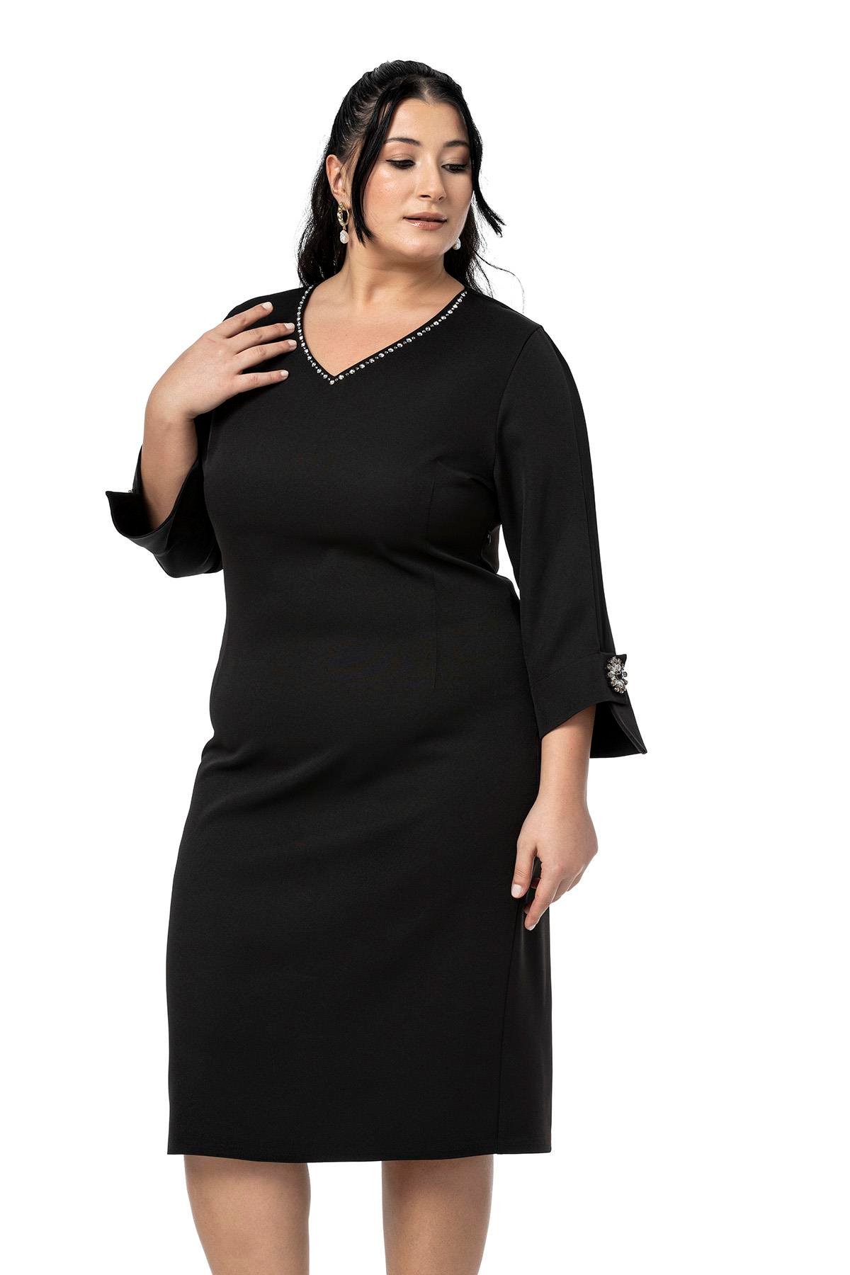ELBİSEDisentis Modest Büyük Beden V Yaka Kolda Broş ve Şifon Bant Detaylı Midi Siyah Elbise DISENTIS MODESTBüyük Beden V Yaka Kolda Broş ve Şifon Bant Detaylı Midi Siyah Elbise 