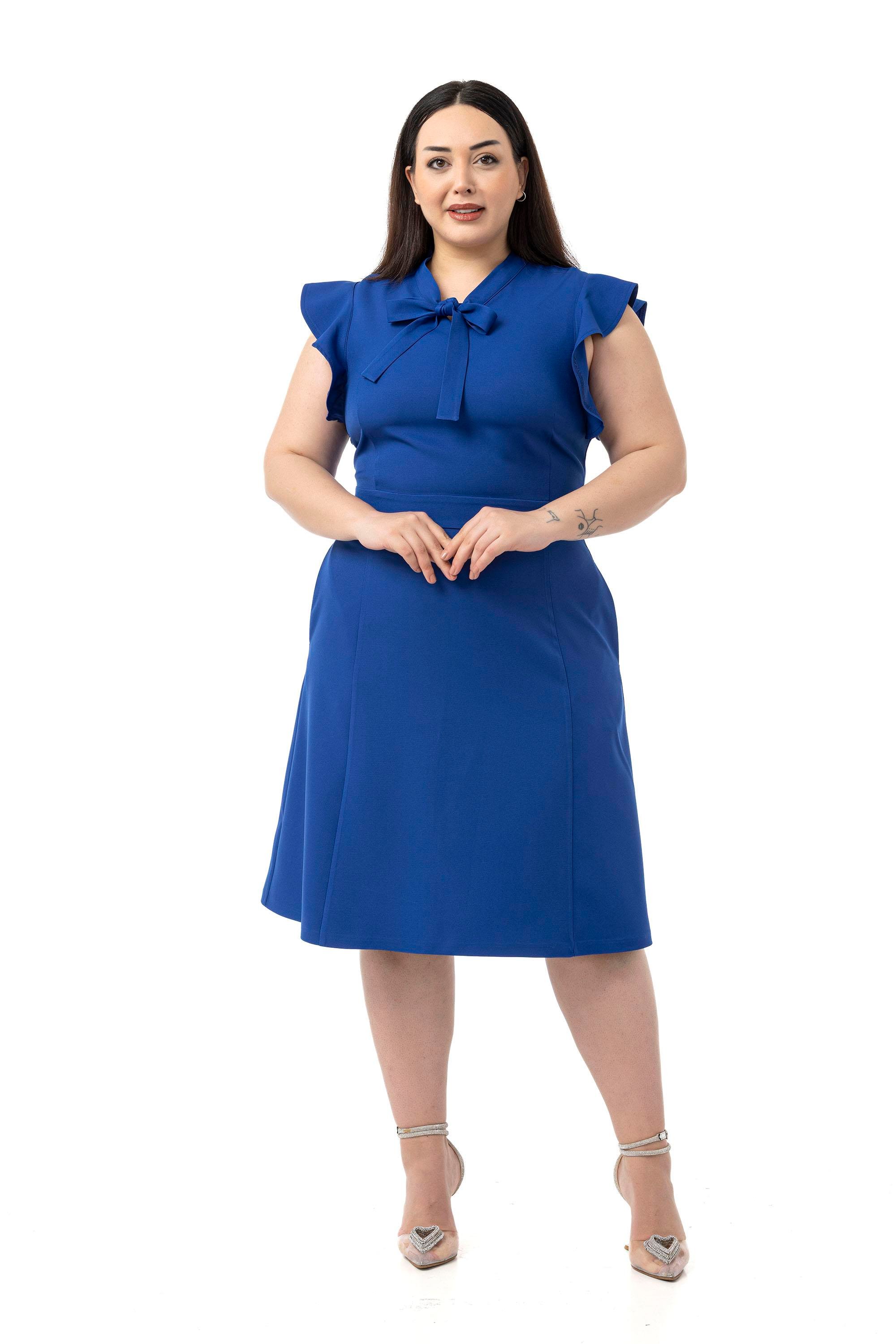 ELBİSEDisentis Modest Büyük Beden Yakası Fularlı Kolları Volanlı Midi Saks Mavi Elbise DISENTIS MODESTBüyük Beden Yakası Fularlı Kolları Volanlı Midi Saks Mavi Elbise 