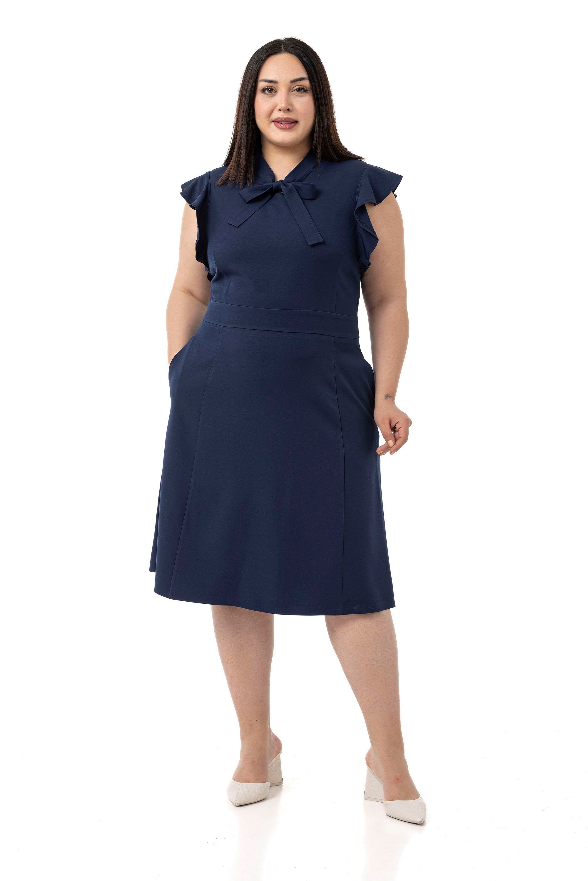 ELBİSEDisentis Modest Büyük Beden Yakası Fularlı Kolları Volanlı Midi Lacivert Elbise DISENTIS MODESTBüyük Beden Yakası Fularlı Kolları Volanlı Midi Lacivert Elbise 