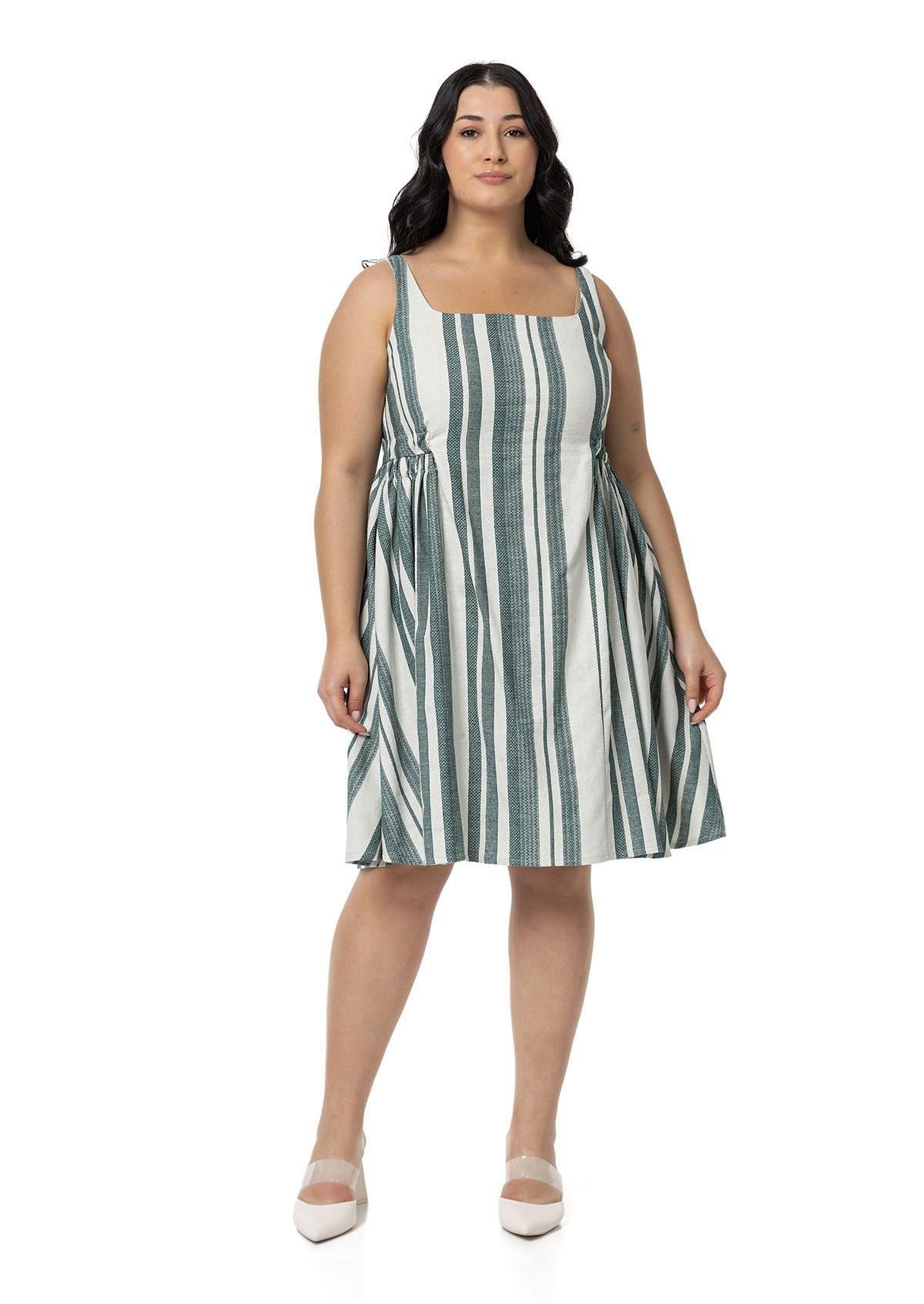 ELBİSEDisentis Modest Büyük Beden Yanlarda Büzgü ve Arkada Bağlama Detaylı Keten Mini Yeşil Elbise DISENTIS MODESTBüyük Beden Yanlarda Büzgü ve Arkada Bağlama Detaylı Keten Mini Yeşil Elbise 