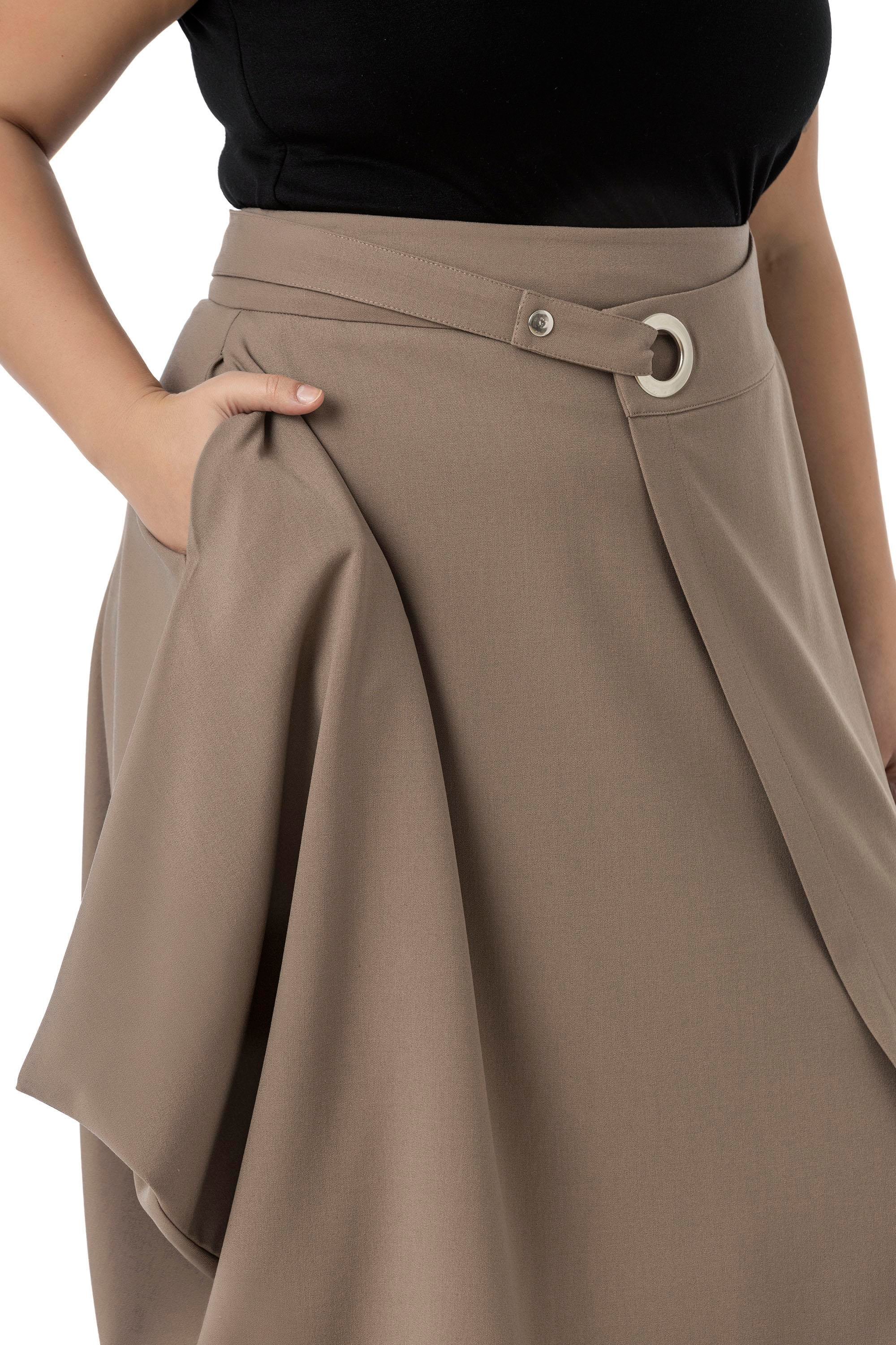 SkirtsDisentis Modest Büyük Beden Asimetrik Kesim Kuşgözü Detaylı Tek Cepli Midi Vizon EtekDISENTIS MODESTBüyük Beden Asimetrik Kesim Kuşgözü Detaylı Tek Cepli Midi Vizon Etek