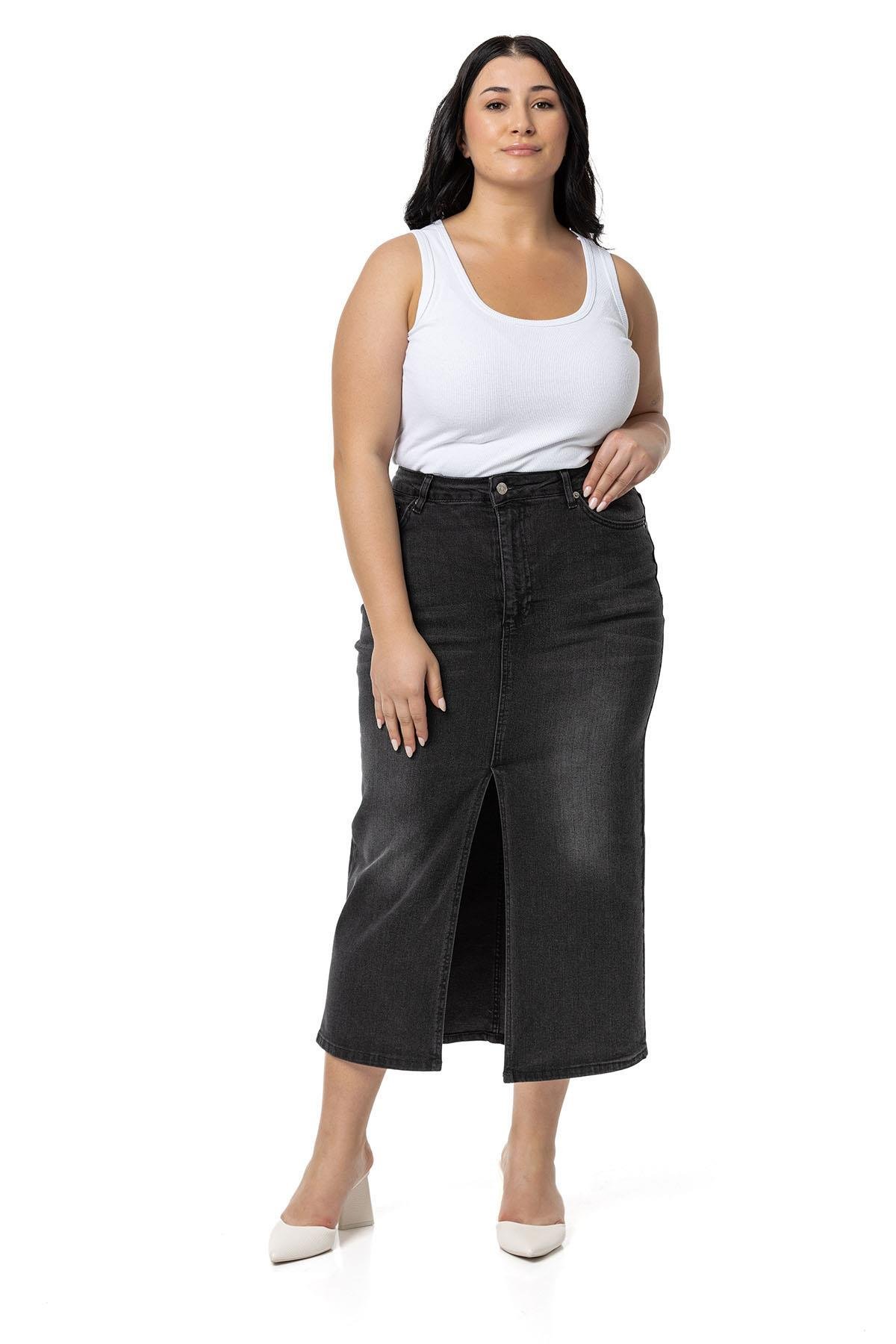 EtekDisentis Modest Büyük Beden Önden Yırtmaç Detaylı Beş Cepli Midi Denim Siyah EtekDISENTIS MODESTBüyük Beden Önden Yırtmaç Detaylı Beş Cepli Midi Denim Siyah Etek