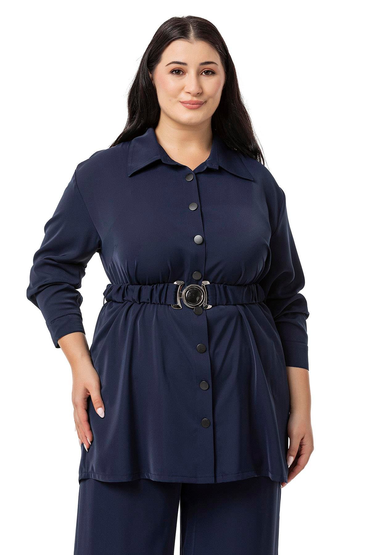 Gömlek | Pantolon TakımlarDisentis Modest Büyük Beden Beli Kemerli Gömlek Pantolon Lacivert İkili Takım DISENTIS MODESTBüyük Beden Beli Kemerli Gömlek Pantolon Lacivert İkili Takım 