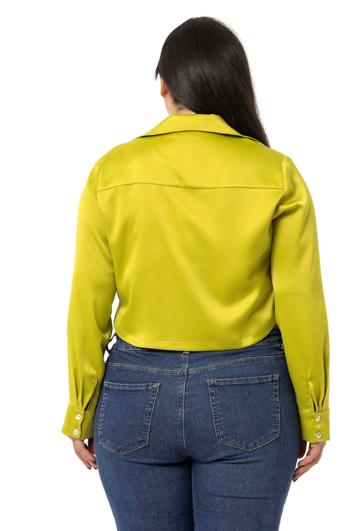 GömlekDISENTIS MODEST GENC BUYUK BEDEN SATEN CROP GOMLEKDISENTIS MODESTBüyük Beden Saten Manşetli Fıstık Yeşili Crop Gömlek