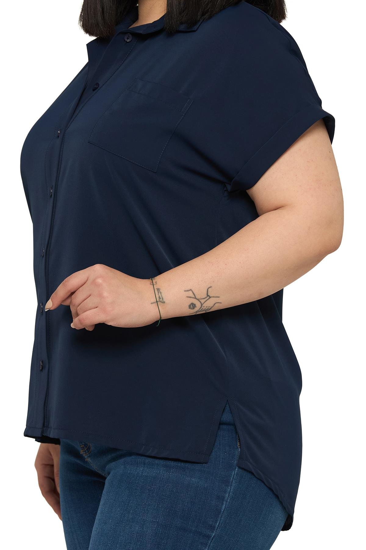 GömlekDisentis Modest Büyük Beden Tek Cepli Kısa Duble Kollu Lacivert GömlekDISENTIS MODESTBüyük Beden Tek Cepli Kısa Duble Kollu Lacivert Gömlek