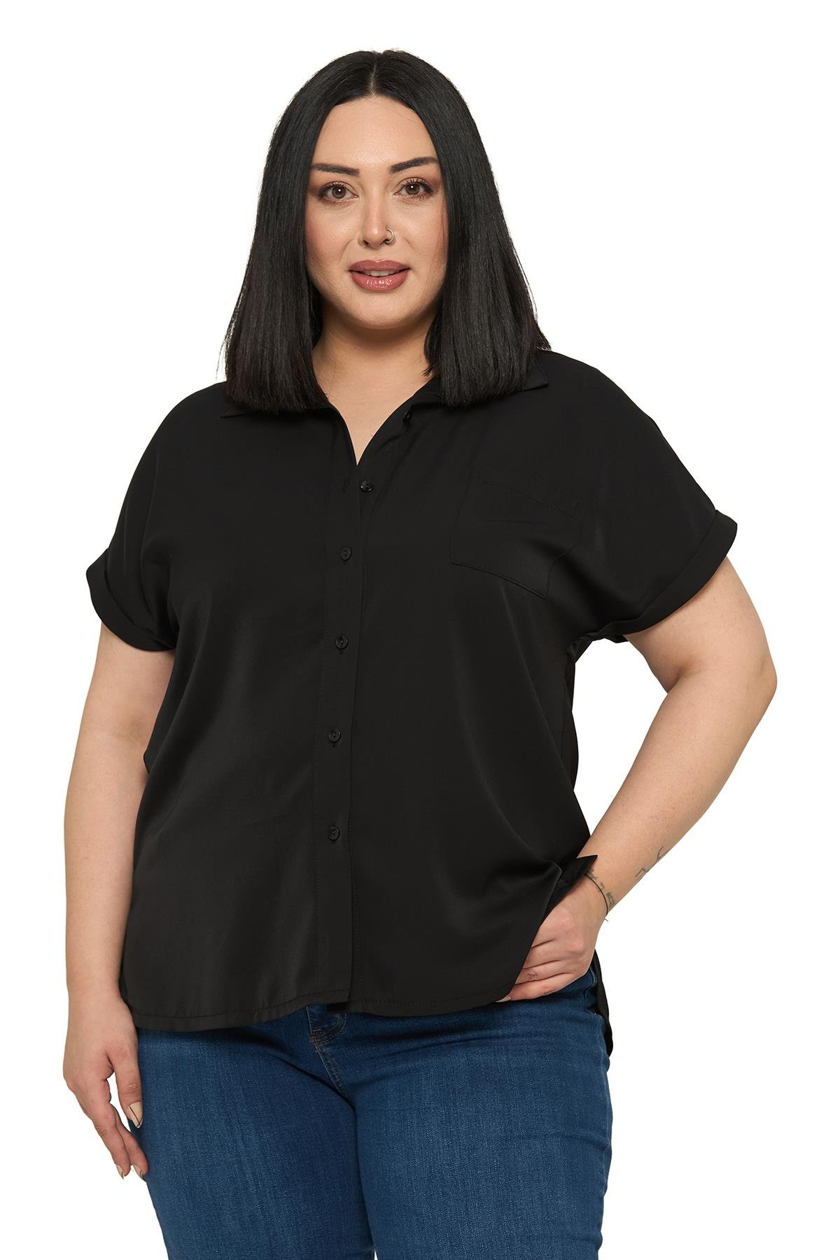 GömlekDisentis Modest Büyük Beden Tek Cepli Kısa Duble Kollu Siyah GömlekDISENTIS MODESTBüyük Beden Tek Cepli Kısa Duble Kollu Siyah Gömlek
