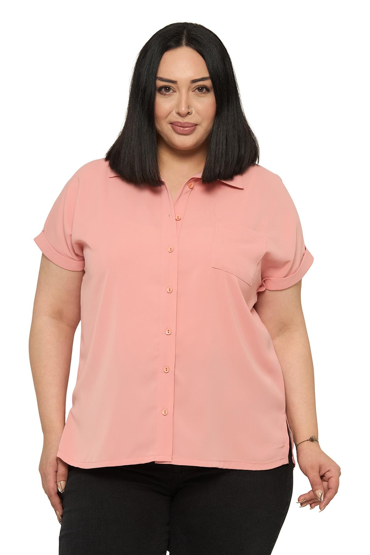 GömlekDisentis Modest Büyük Beden Tek Cepli Kısa Duble Kollu Pudra GömlekDISENTIS MODESTBüyük Beden Tek Cepli Kısa Duble Kollu Pudra Gömlek