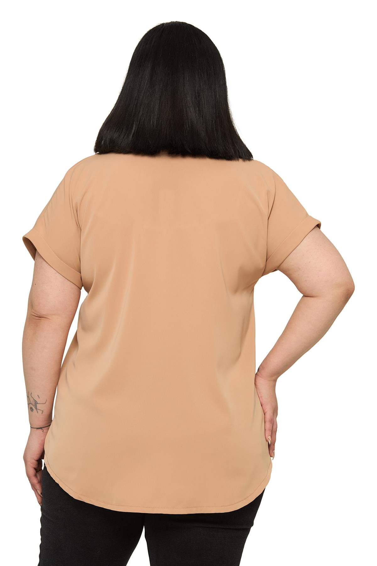 GömlekDisentis Modest Büyük Beden Tek Cepli Kısa Duble Kollu Vizon GömlekDISENTIS MODESTBüyük Beden Tek Cepli Kısa Duble Kollu Vizon Gömlek