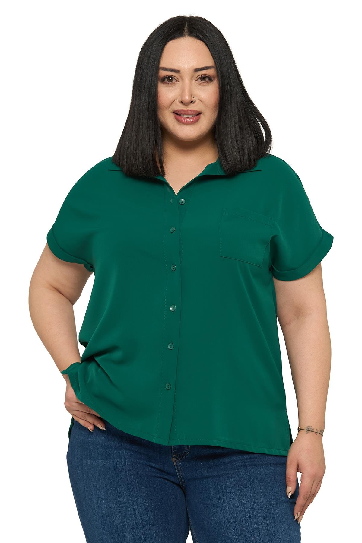 GömlekDisentis Modest Büyük Beden Tek Cepli Kısa Duble Kollu Zümrüt Yeşili GömlekDISENTIS MODESTBüyük Beden Tek Cepli Kısa Duble Kollu Zümrüt Yeşili Gömlek