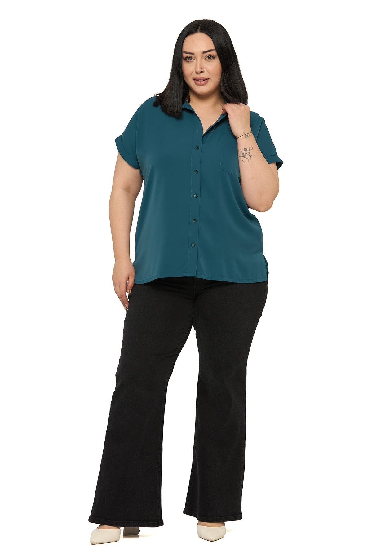 GömlekDisentis Modest Büyük Beden Tek Cepli Kısa Duble Kollu Petrol Yeşili GömlekDISENTIS MODESTBüyük Beden Tek Cepli Kısa Duble Kollu Petrol Yeşili Gömlek