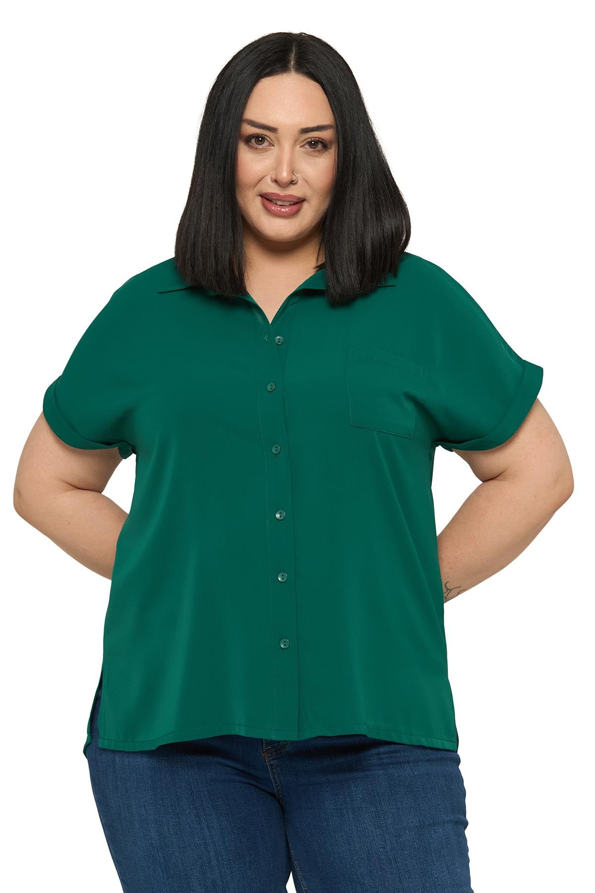 GömlekDisentis Modest Büyük Beden Tek Cepli Kısa Duble Kollu Zümrüt Yeşili GömlekDISENTIS MODESTBüyük Beden Tek Cepli Kısa Duble Kollu Zümrüt Yeşili Gömlek