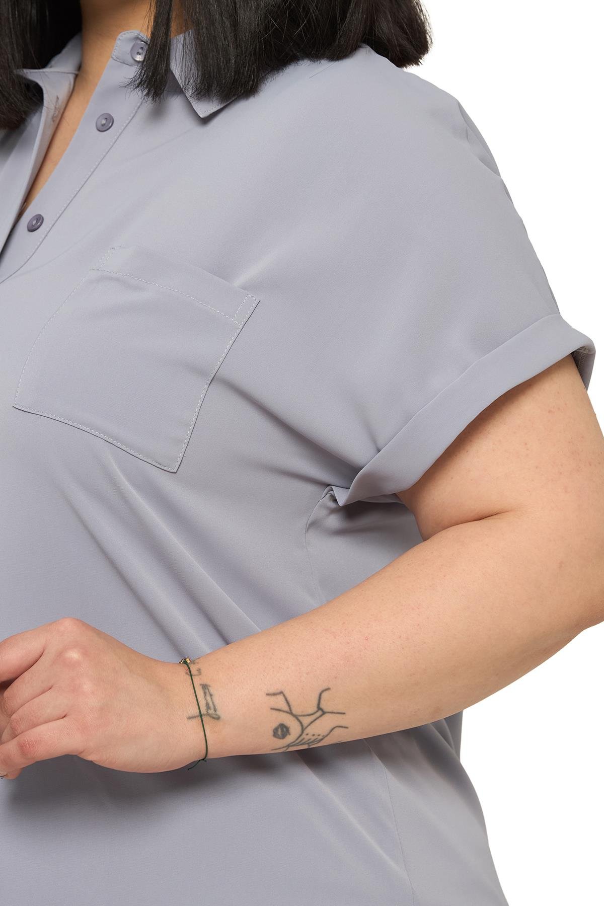 GömlekDisentis Modest Büyük Beden Tek Cepli Kısa Duble Kollu Açık Gri GömlekDISENTIS MODESTBüyük Beden Tek Cepli Kısa Duble Kollu Açık Gri Gömlek