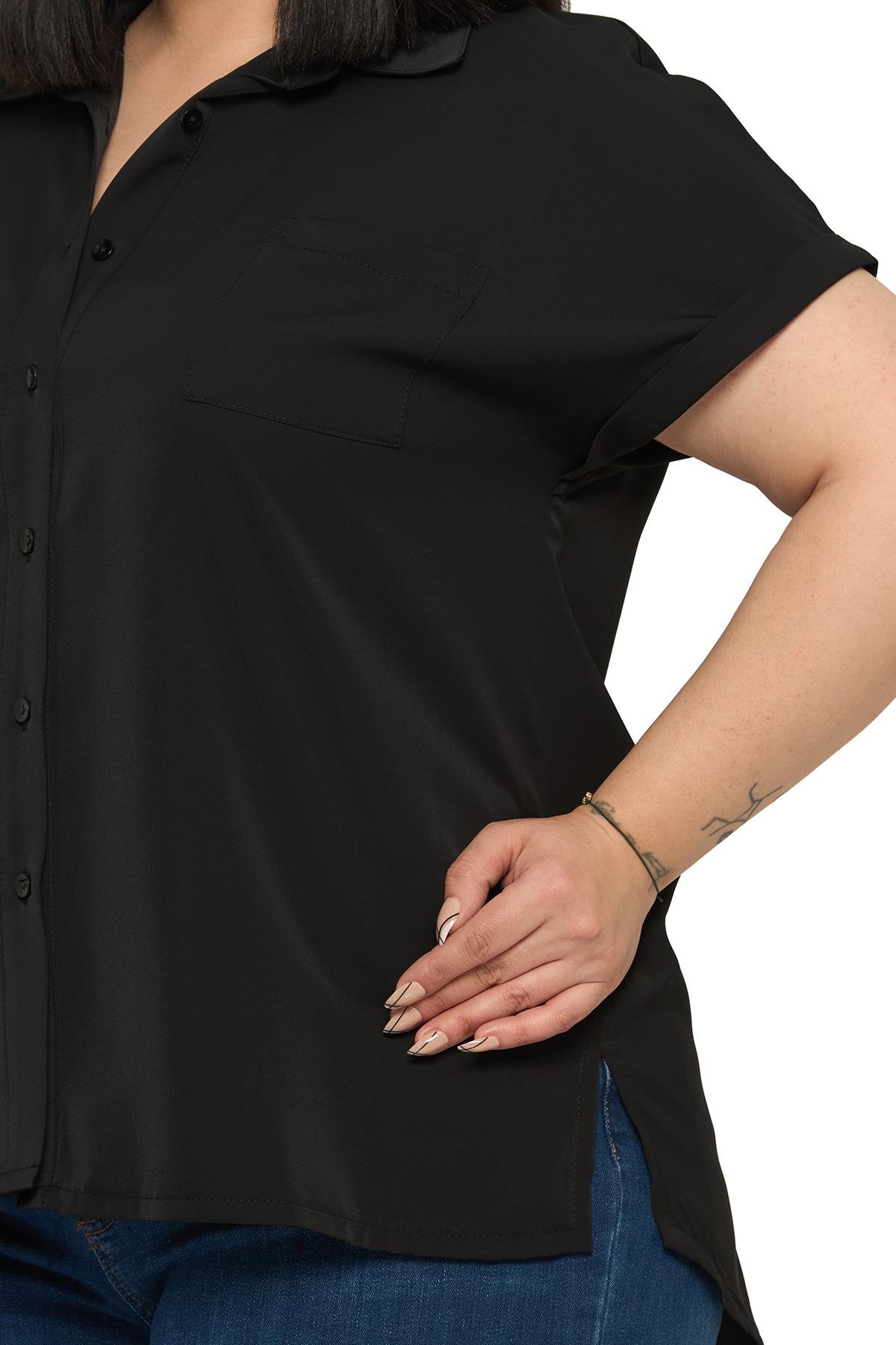 GömlekDisentis Modest Büyük Beden Tek Cepli Kısa Duble Kollu Siyah GömlekDISENTIS MODESTBüyük Beden Tek Cepli Kısa Duble Kollu Siyah Gömlek