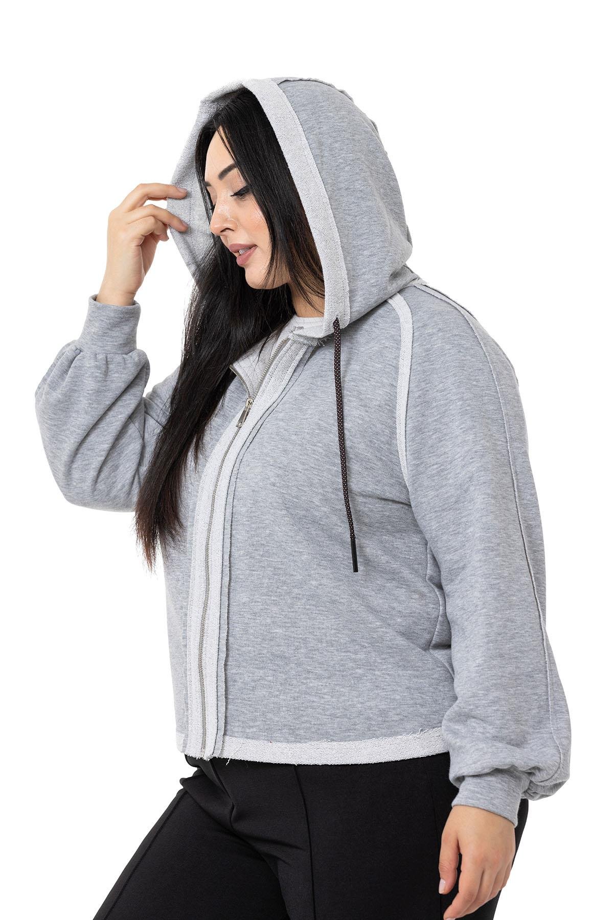 HırkaDISENTIS, BIG SIZE, HIRKA, KAPÜŞONLU SWET, KAPÜŞONLU HIRKA, ÜÇ İPLİK, BÜYÜK BEDENDISENTIS MODESTBüyük Beden Kapüşonlu Fermuarlı Üç İplik Gri Melanj Sweatshirt