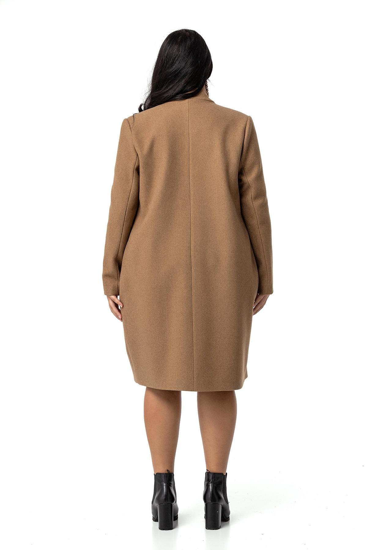 KabanDisentis Modest Büyük Beden Dik Yaka Düğme Detaylı Astarlı Vizon Kaşe KabanDISENTIS MODESTBüyük Beden Dik Yaka Düğme Detaylı Astarlı Vizon Kaşe Kaban