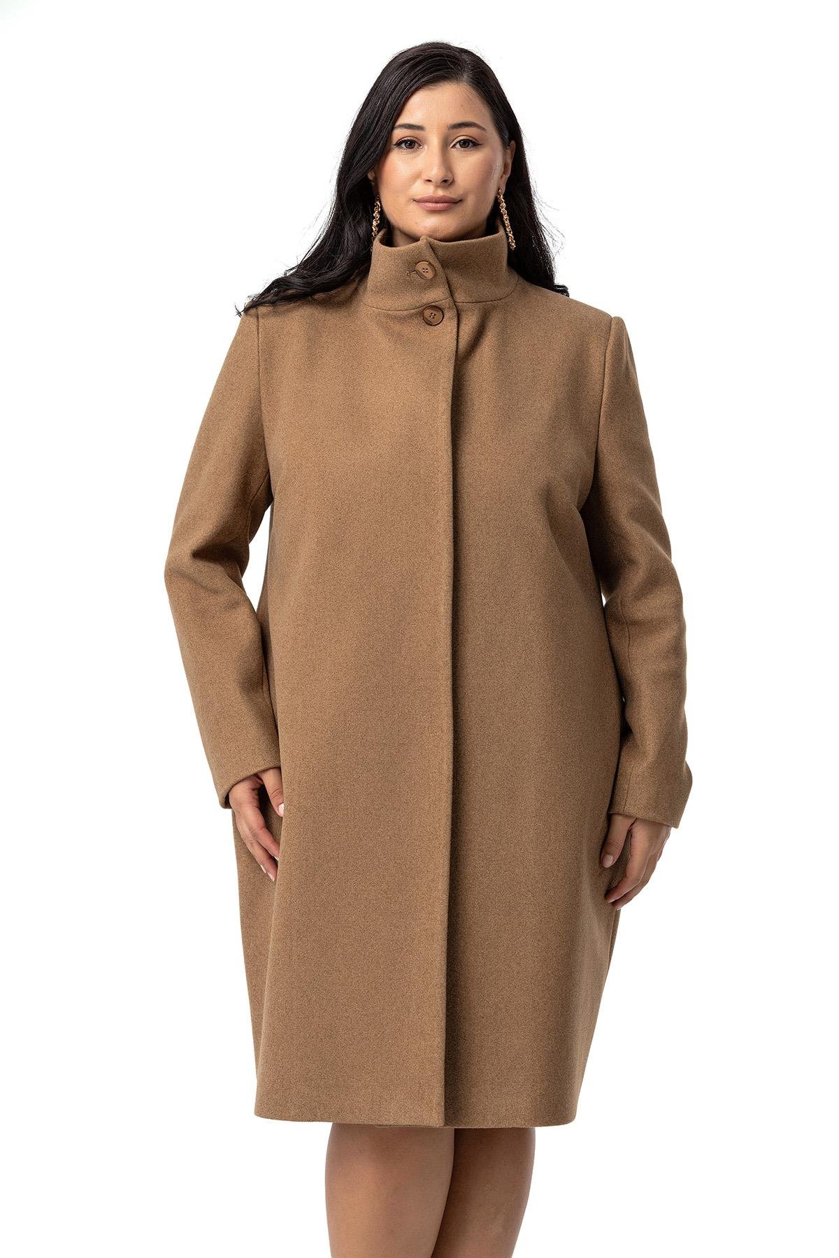 KabanDisentis Modest Büyük Beden Dik Yaka Düğme Detaylı Astarlı Vizon Kaşe KabanDISENTIS MODESTBüyük Beden Dik Yaka Düğme Detaylı Astarlı Vizon Kaşe Kaban