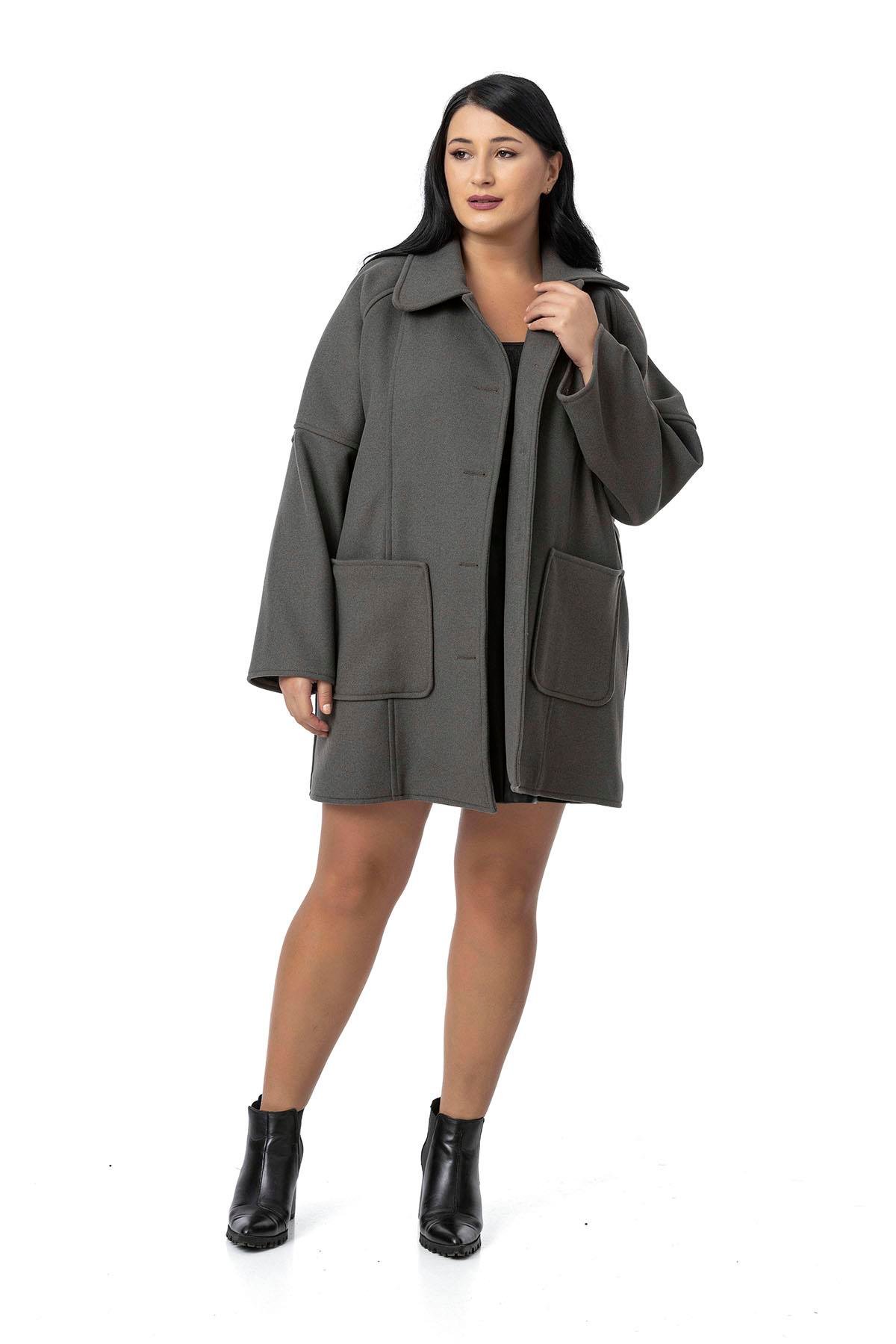 KabanDisentis Modest Büyük Beden Gömlek Yaka Reglan Kollu Torba Cepli Astarsız Kaşe Kısa Gri KabanDISENTIS MODESTBüyük Beden Gömlek Yaka Reglan Kollu Torba Cepli Astarsız Kaşe Kısa Gri Kaban