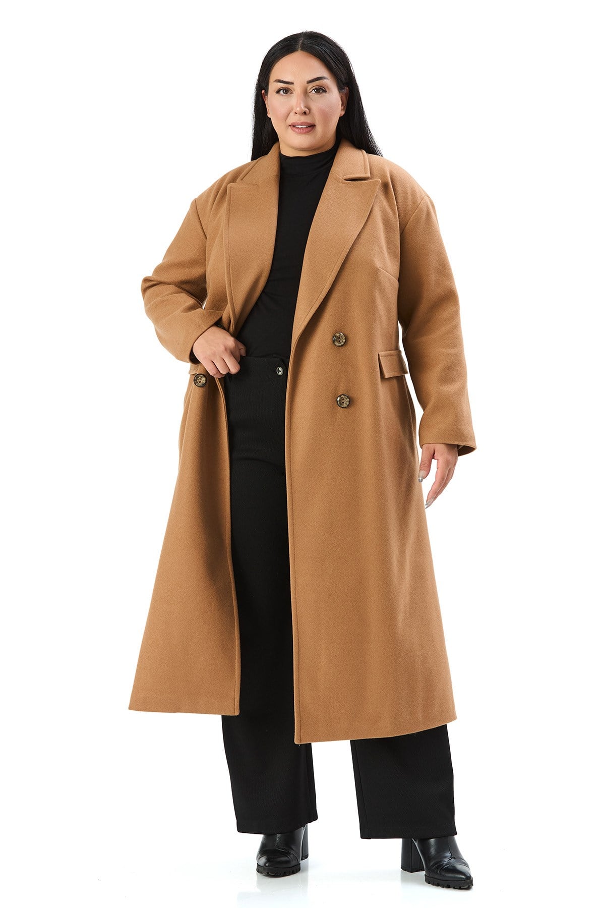 OvercoatsDisentis Modest Büyük Beden Kruvaze Kapamalı Süs Cep Kapaklı Astarlı Yırtmaçlı Kaşe Uzun Camel Kaban DISENTIS MODESTBüyük Beden Kruvaze Kapamalı Süs Cep Kapaklı Astarlı Yırtmaçlı Kaşe Uzun Camel Kaban