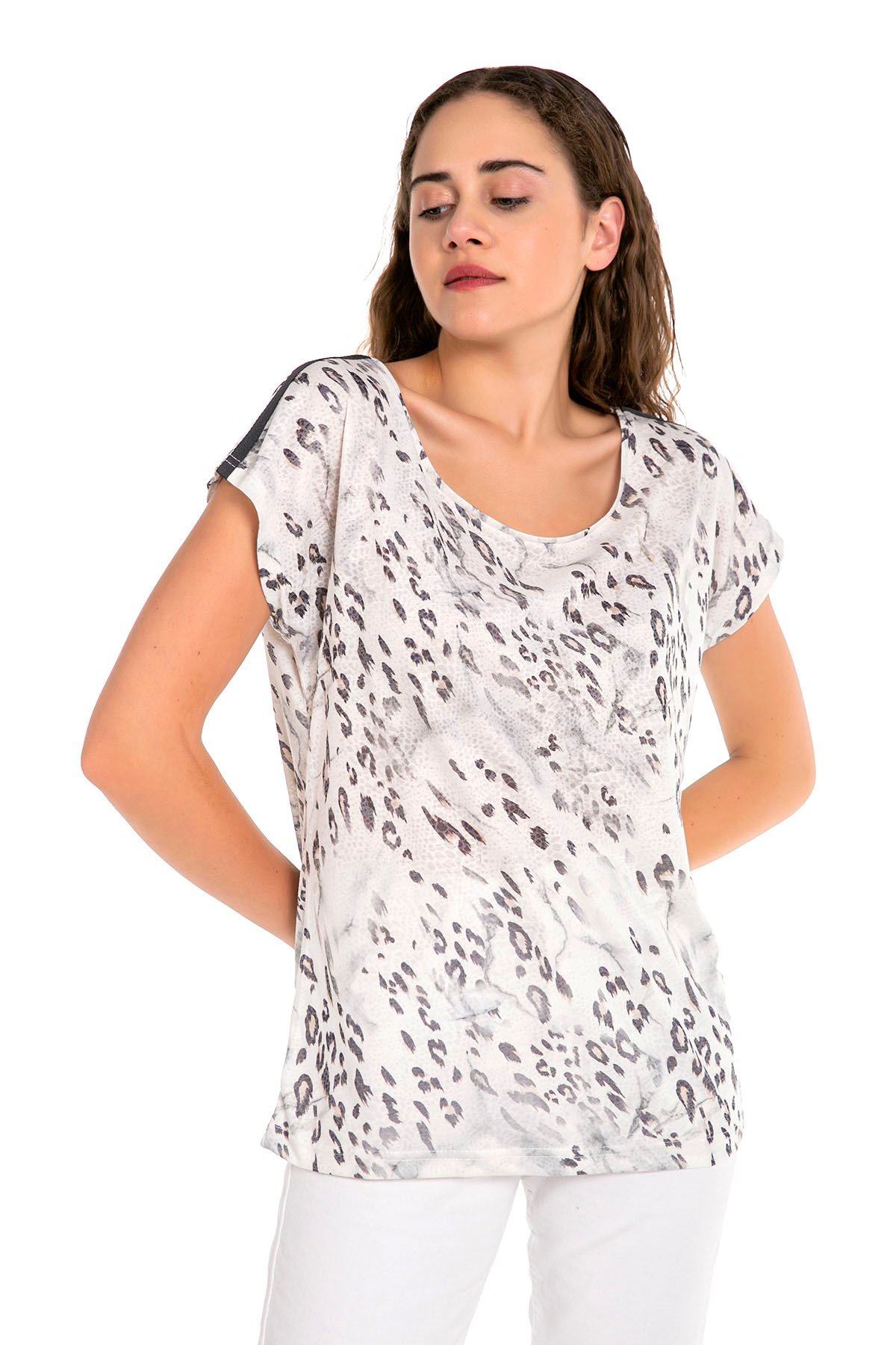 Kayık Yaka Düşük Omuzlu Gri Şerit Detaylı T-Shirt