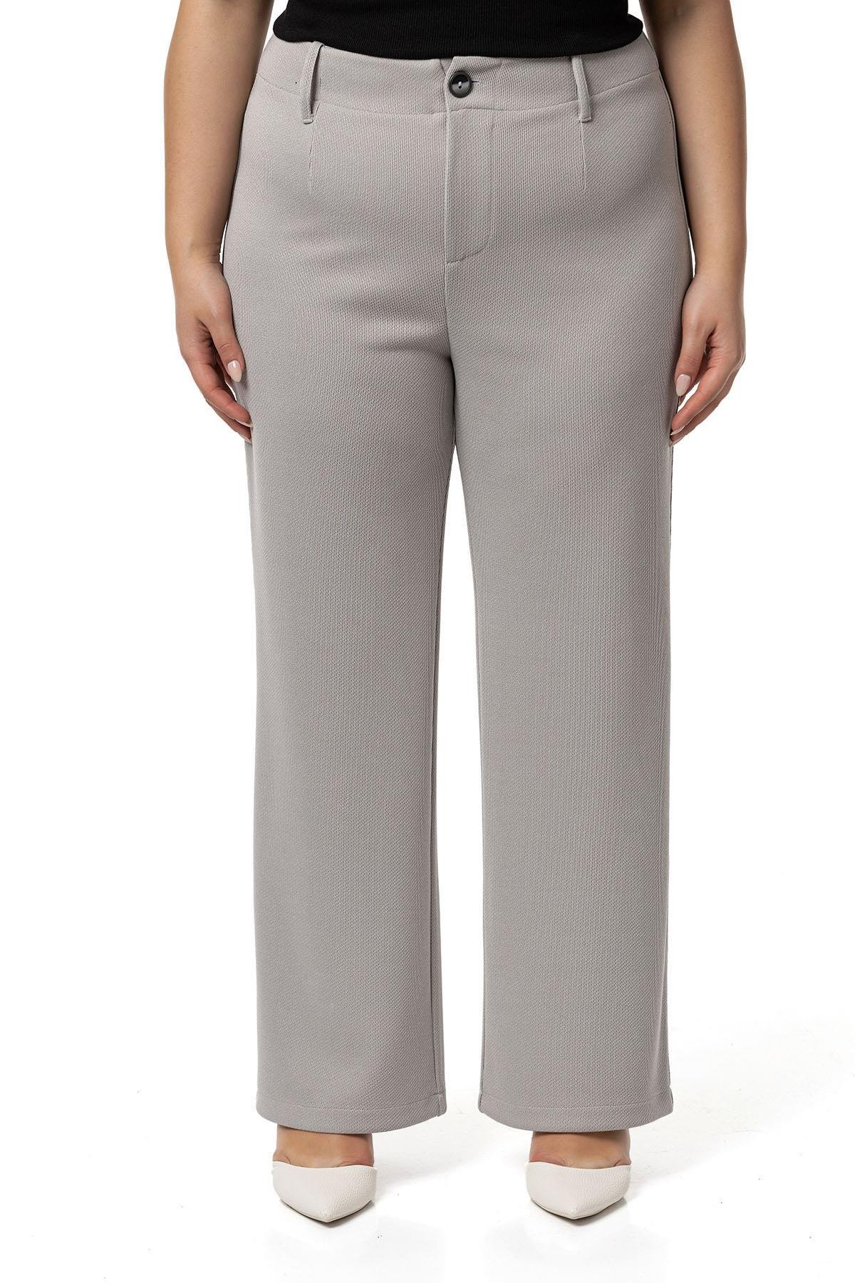 PantolonDisentis Modest Büyük Beden Beli Arkadan Lastikli Boru Paça Klasik Gri PantolonDISENTIS MODESTBüyük Beden Beli Arkadan Lastikli Boru Paça Klasik Gri Pantolon