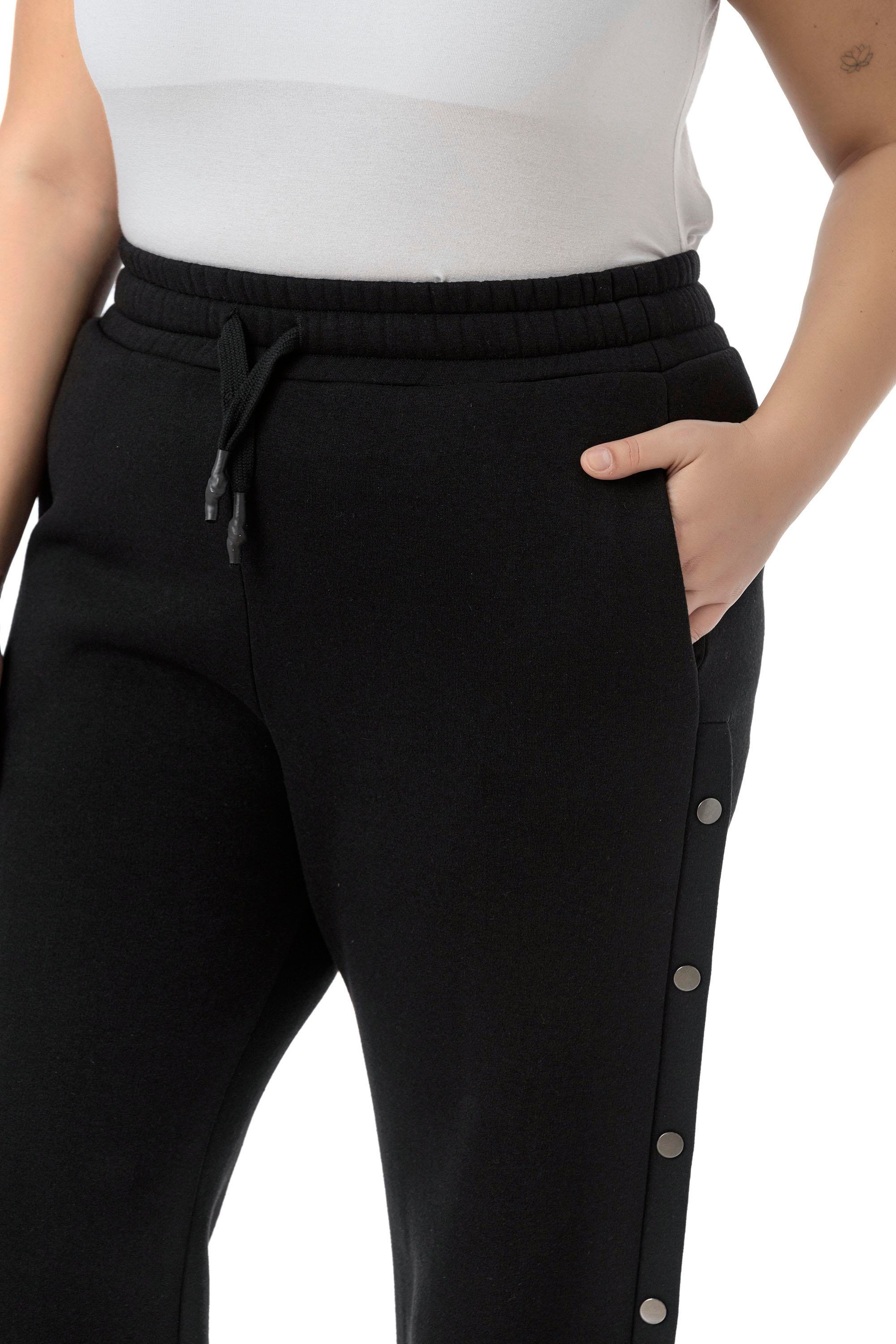 PantolonDisentis Modest Büyük Beden Beli Lastikli ve İp Büzgülü Yanlarda Süs Çıtçıt Detaylı Siyah Eşofman PantolonDISENTIS MODESTBüyük Beden Beli Lastikli ve İp Büzgülü Yanlarda Süs Çıtçıt Detaylı Siyah Eşofman Pantolon