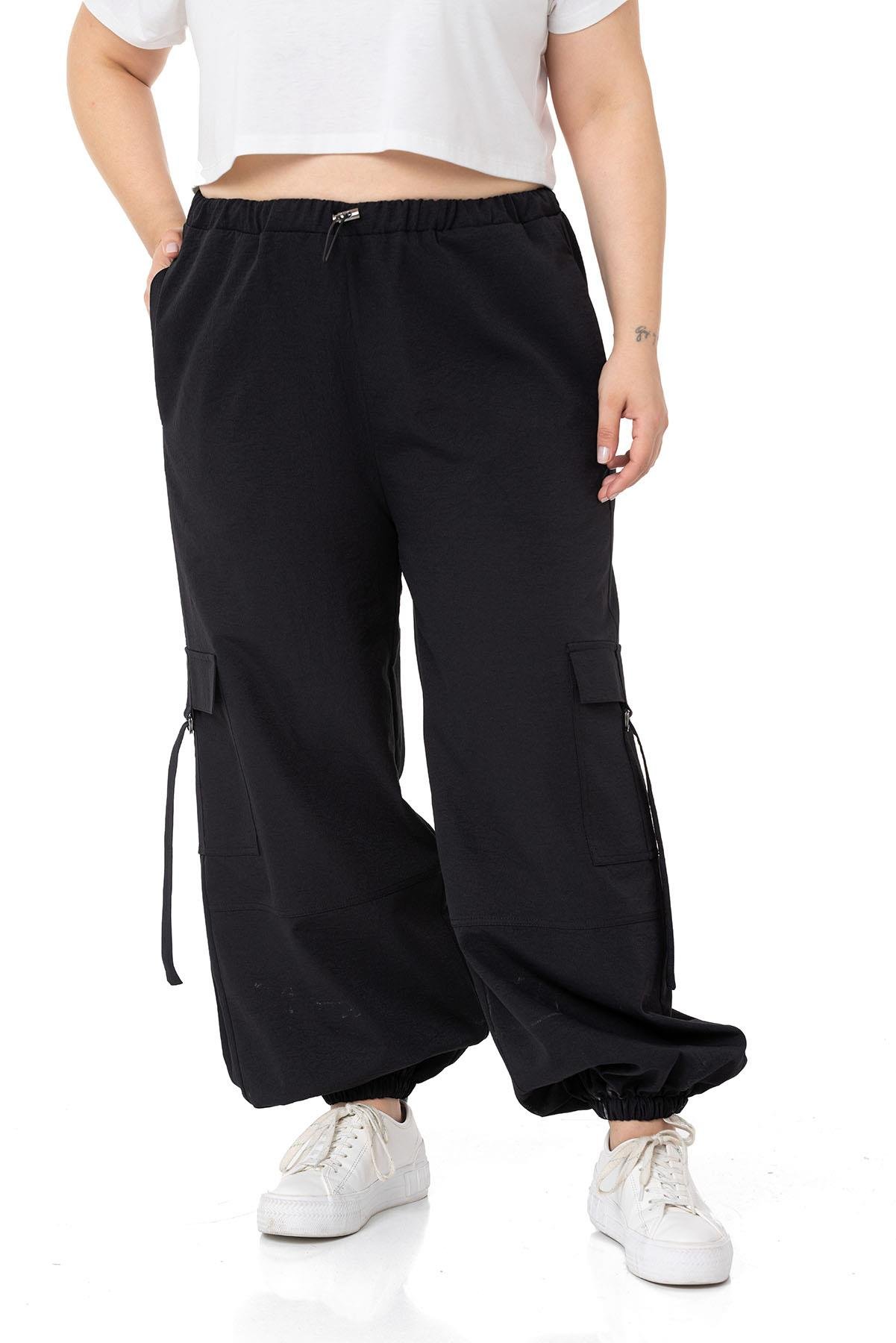 PantolonDISENTIS,BIG SIZE, BÜYÜK BEDEN, PARAŞÜT PANTOLON, KARGO CEPLİ PANTOLON,GENÇ BÜYÜK BEDEN PANTOLONDISENTIS MODESTBüyük Beden Beli ve Paçası Lastikli Kargo Cepli Siyah Paraşüt Pantolon