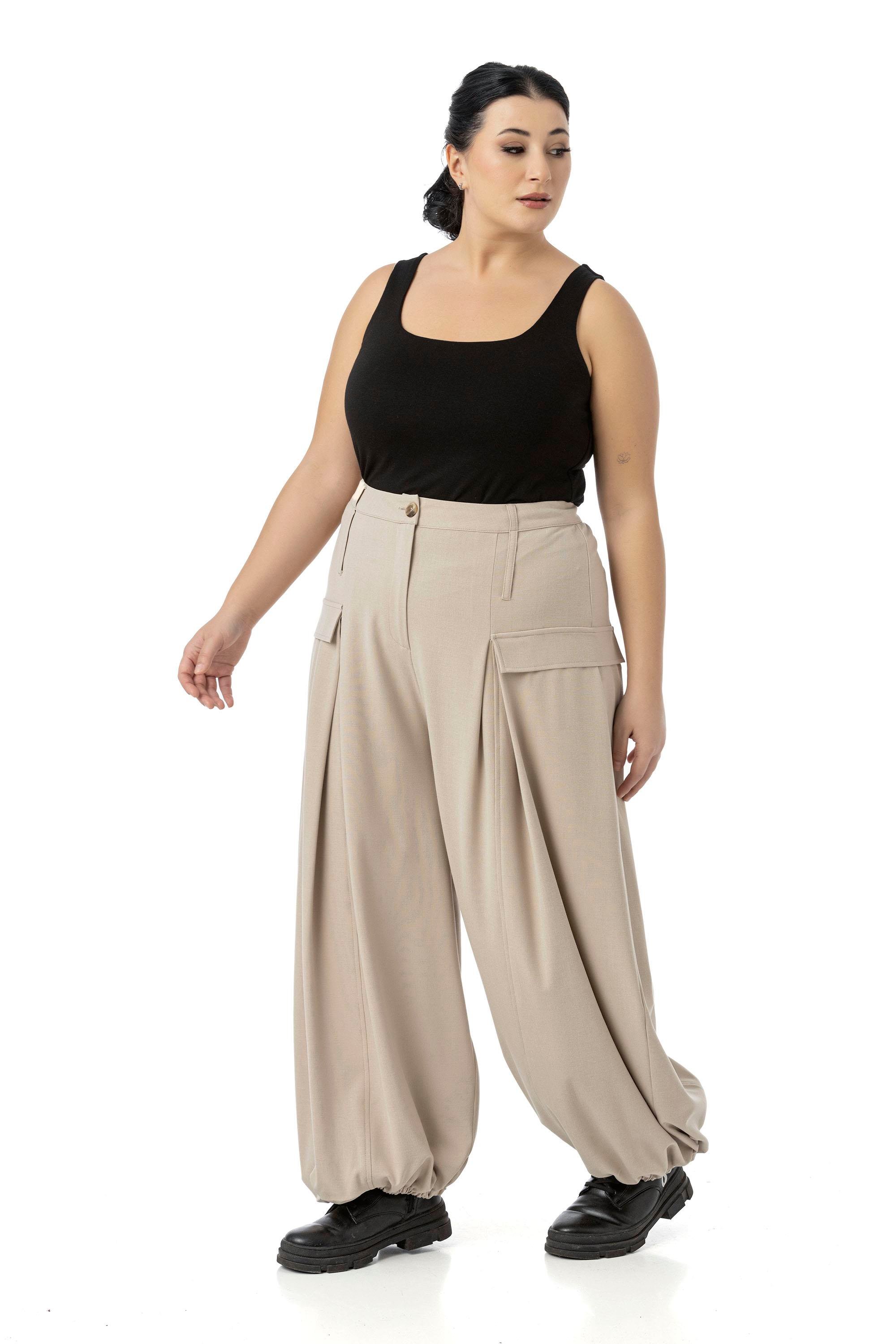 PantolonDisentis Modest Büyük Beden  Şalvar Kesim Beli Arkadan ve Paçası Lastikli Derin Plikaşe Detaylı Bej Rengi PantolonDISENTIS MODESTBüyük Beden Şalvar Kesim Beli Arkadan ve Paçası Lastikli Derin Plikaşe Detaylı Bej Rengi Pantolon