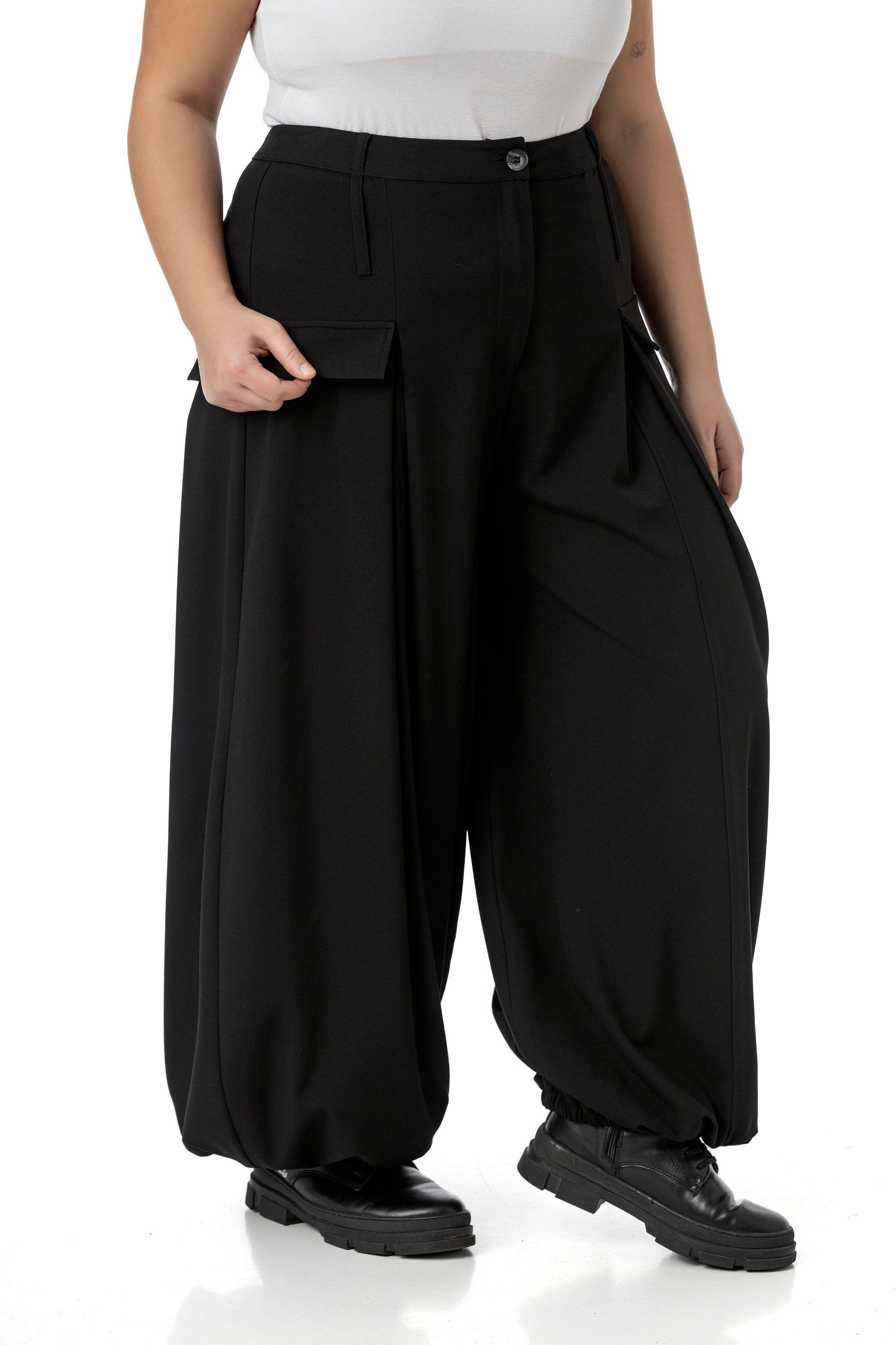 PantolonDisentis Modest Büyük Beden Şalvar Kesim Beli Arkadan ve Paçası Lastikli Derin Plikaşe Detaylı Siyah PantolonDISENTIS MODESTBüyük Beden Şalvar Kesim Beli Arkadan ve Paçası Lastikli Derin Plikaşe Detaylı Siyah Pantolon