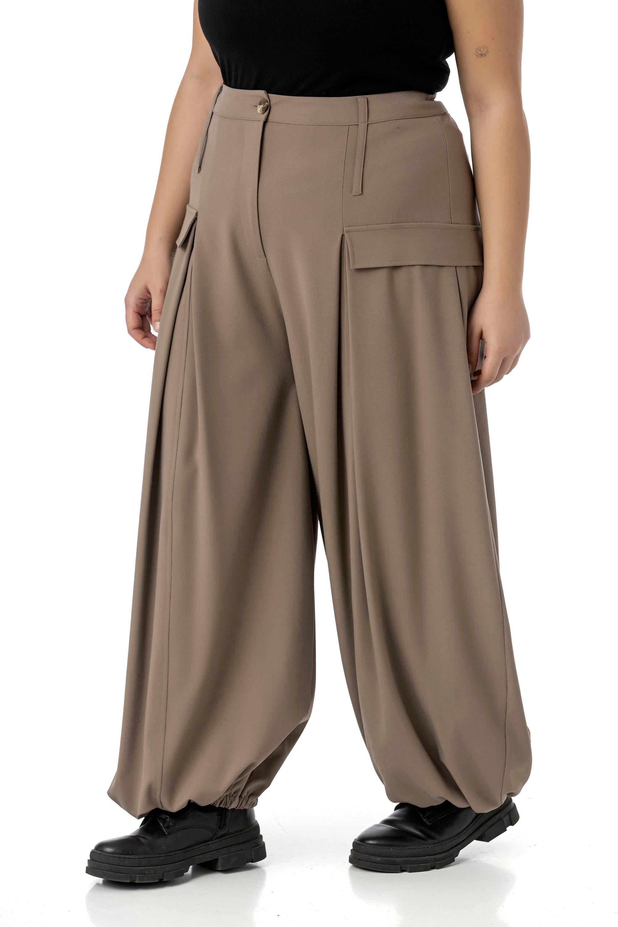 PantolonDisentis Modest Büyük Beden Şalvar Kesim Beli Arkadan ve Paçası Lastikli Derin Plikaşe Detaylı Vizon PantolonDISENTIS MODESTBüyük Beden Şalvar Kesim Beli Arkadan ve Paçası Lastikli Derin Plikaşe Detaylı Vizon Pantolon