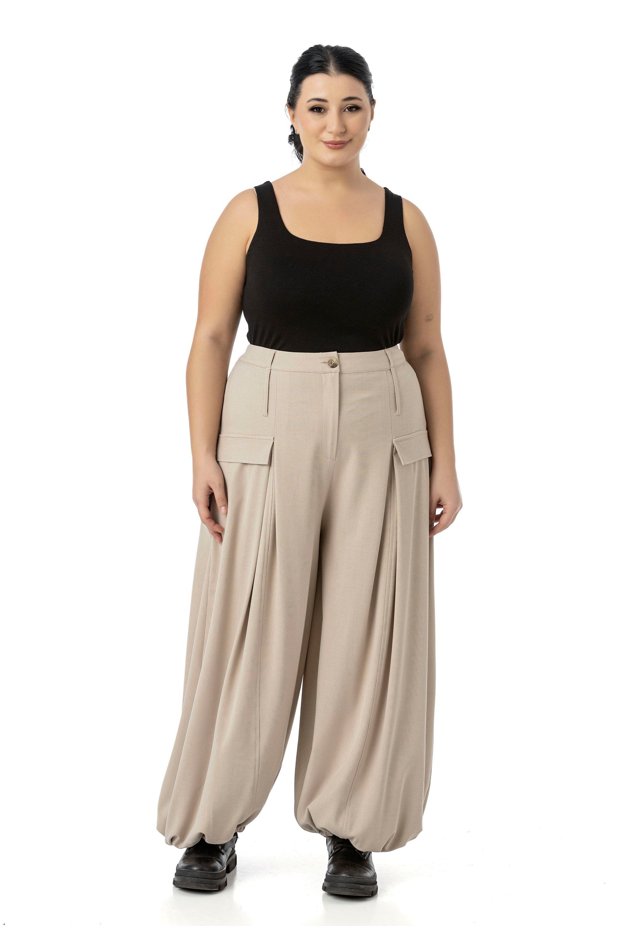 PantolonDisentis Modest Büyük Beden  Şalvar Kesim Beli Arkadan ve Paçası Lastikli Derin Plikaşe Detaylı Bej Rengi PantolonDISENTIS MODESTBüyük Beden Şalvar Kesim Beli Arkadan ve Paçası Lastikli Derin Plikaşe Detaylı Bej Rengi Pantolon