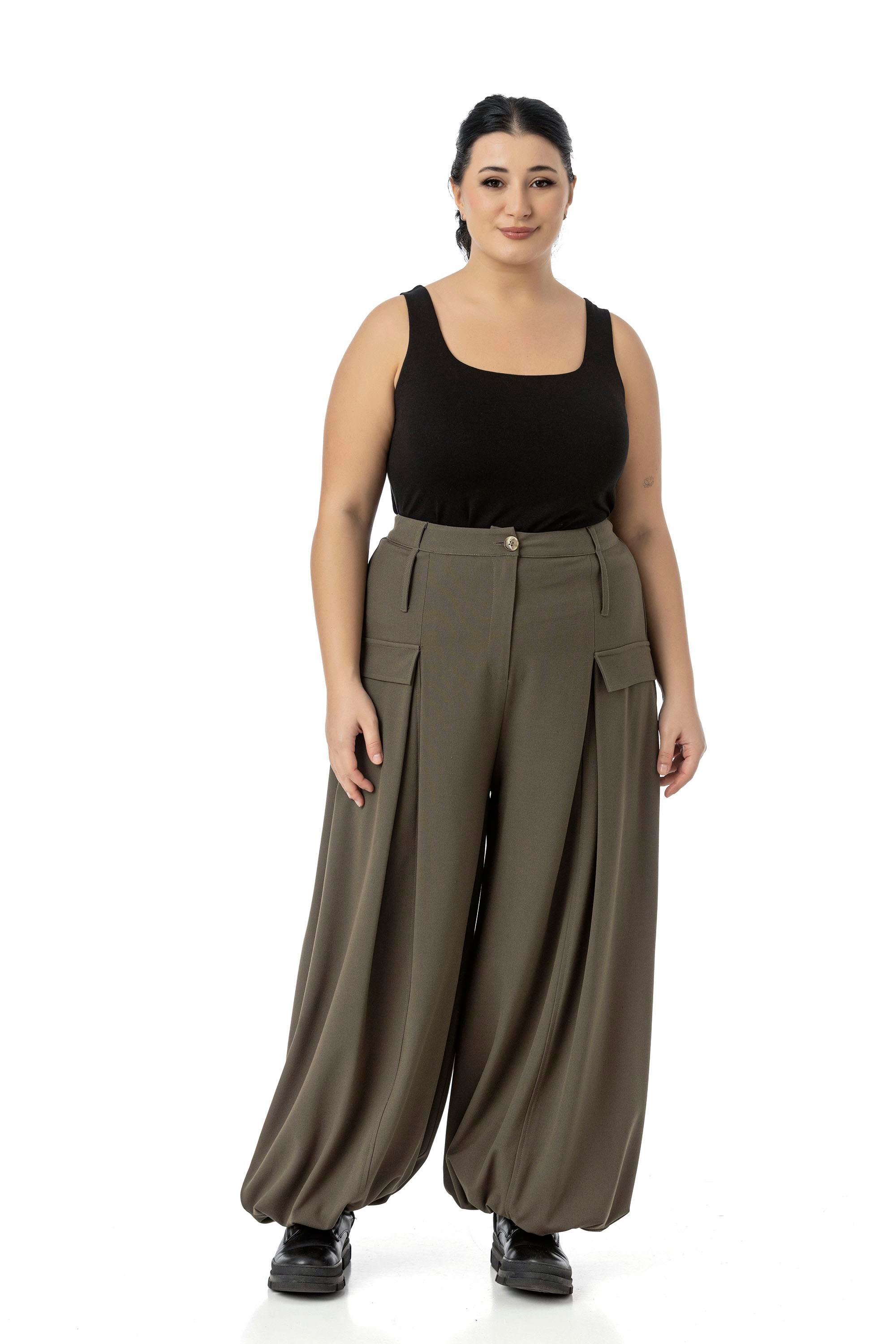 PantolonDisentis Modest Büyük Beden Şalvar Kesim Beli Arkadan ve Paçası Lastikli Derin Plikaşe Detaylı Haki PantolonDISENTIS MODESTBüyük Beden Şalvar Kesim Beli Arkadan ve Paçası Lastikli Derin Plikaşe Detaylı Haki Pantolon