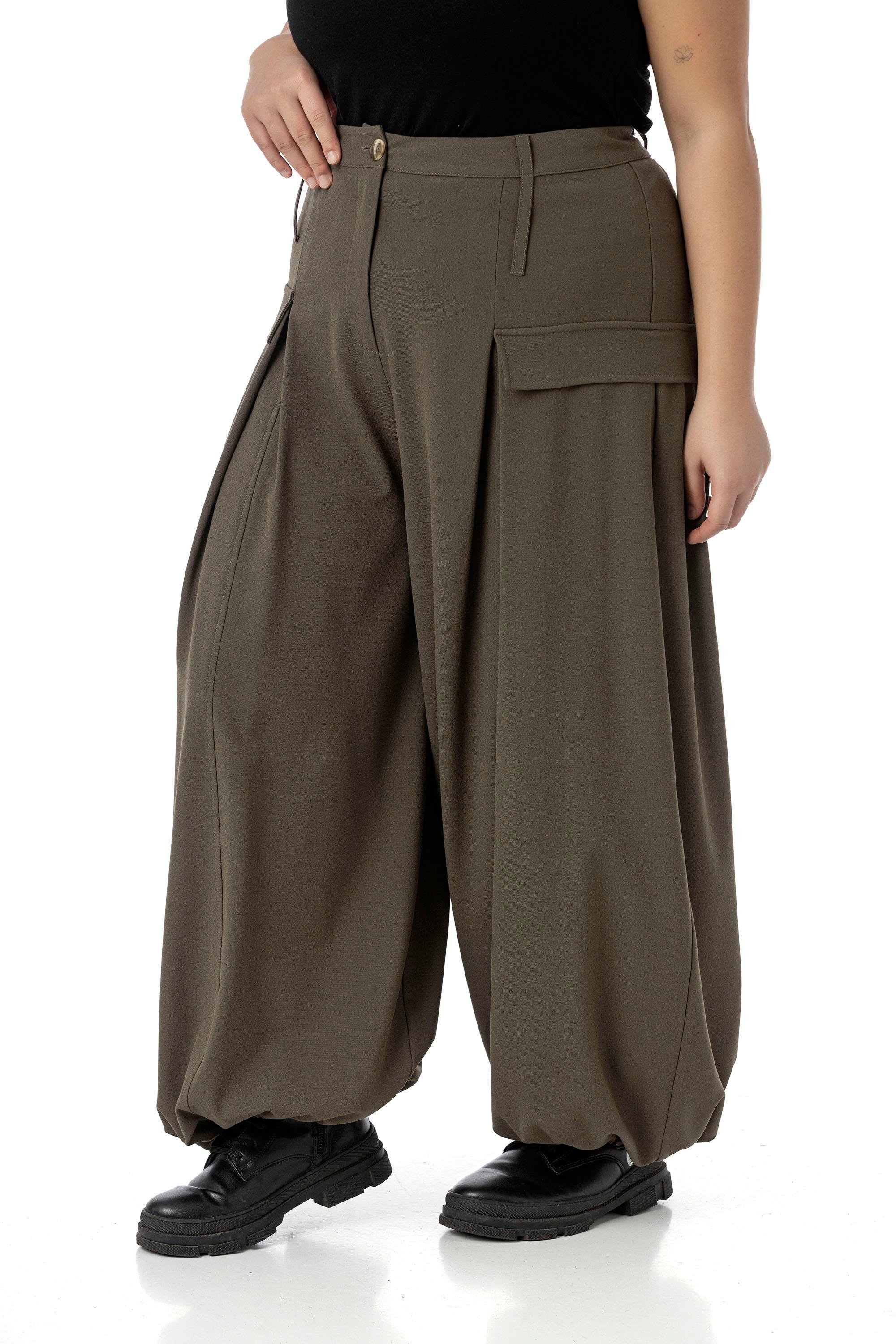 PantolonDisentis Modest Büyük Beden Şalvar Kesim Beli Arkadan ve Paçası Lastikli Derin Plikaşe Detaylı Haki PantolonDISENTIS MODESTBüyük Beden Şalvar Kesim Beli Arkadan ve Paçası Lastikli Derin Plikaşe Detaylı Haki Pantolon