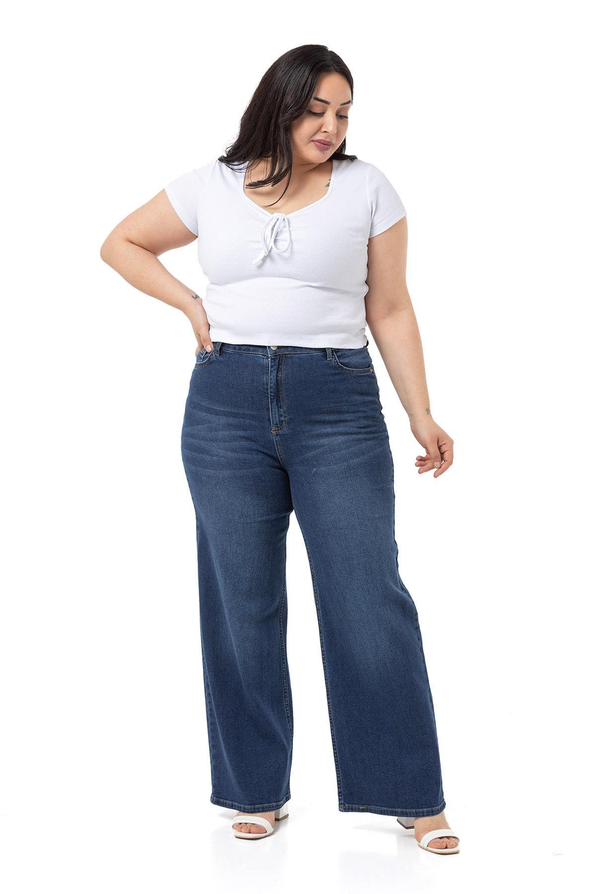 PantolonDisentis Modest Büyük Beden Yüksek Bel Geniş Paça Mavi Denim PantolonDISENTIS MODESTBüyük Beden Yüksek Bel Geniş Paça Mavi Denim Pantolon