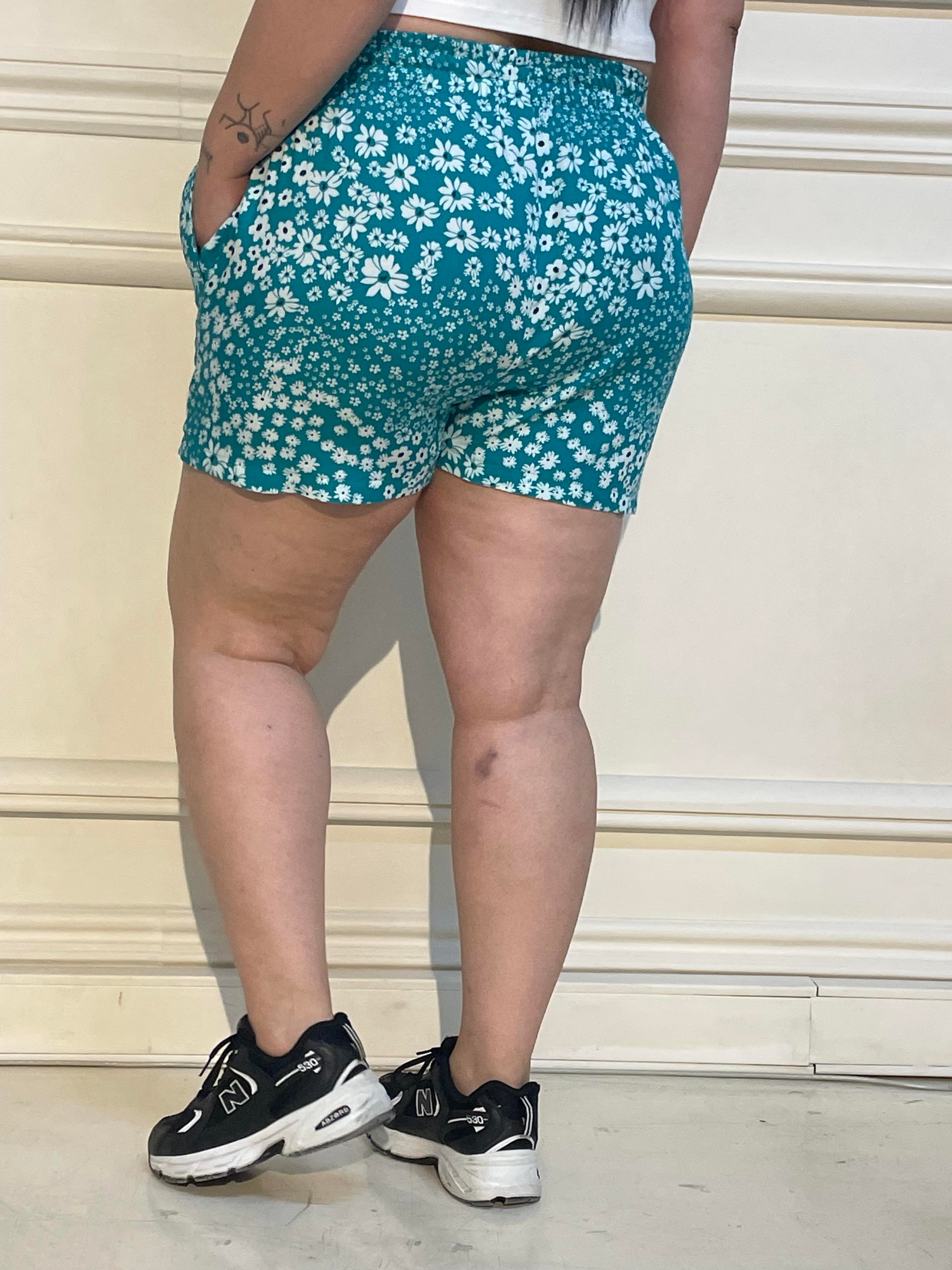 ShortsDisentis Modest Büyük Beden Beli Lastikli Küçük Çiçekli Çift Cepli Şort TurkuazDISENTIS MODESTBüyük Beden Beli Lastikli Küçük Çiçekli Çift Cepli Şort Turkuaz