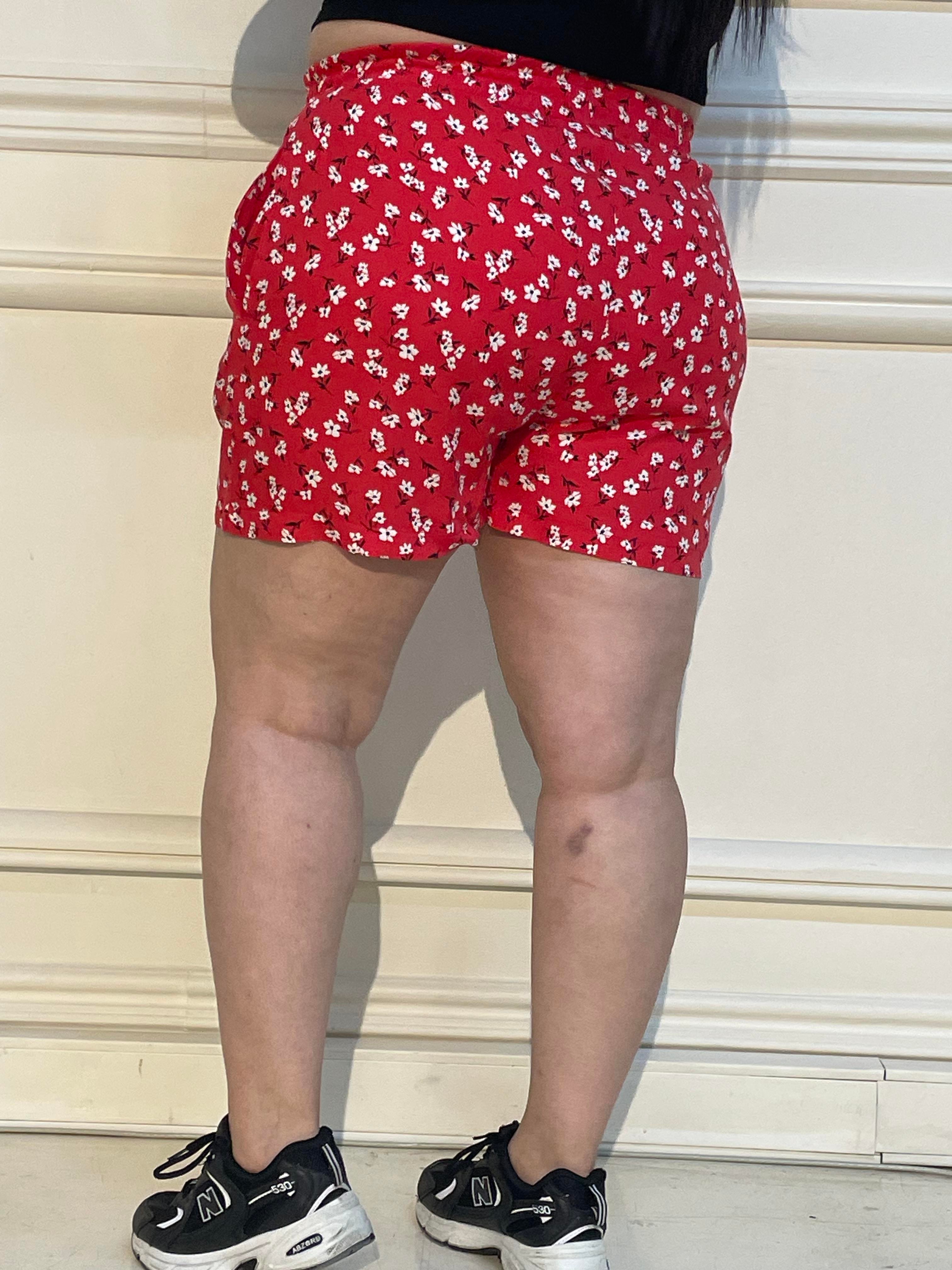 ShortsDisentis Modest Büyük Beden Beli Lastikli Küçük Çiçekli Çift Cepli Şort KırmızıDISENTIS MODESTBüyük Beden Beli Lastikli Küçük Çiçekli Çift Cepli Şort Kırmızı