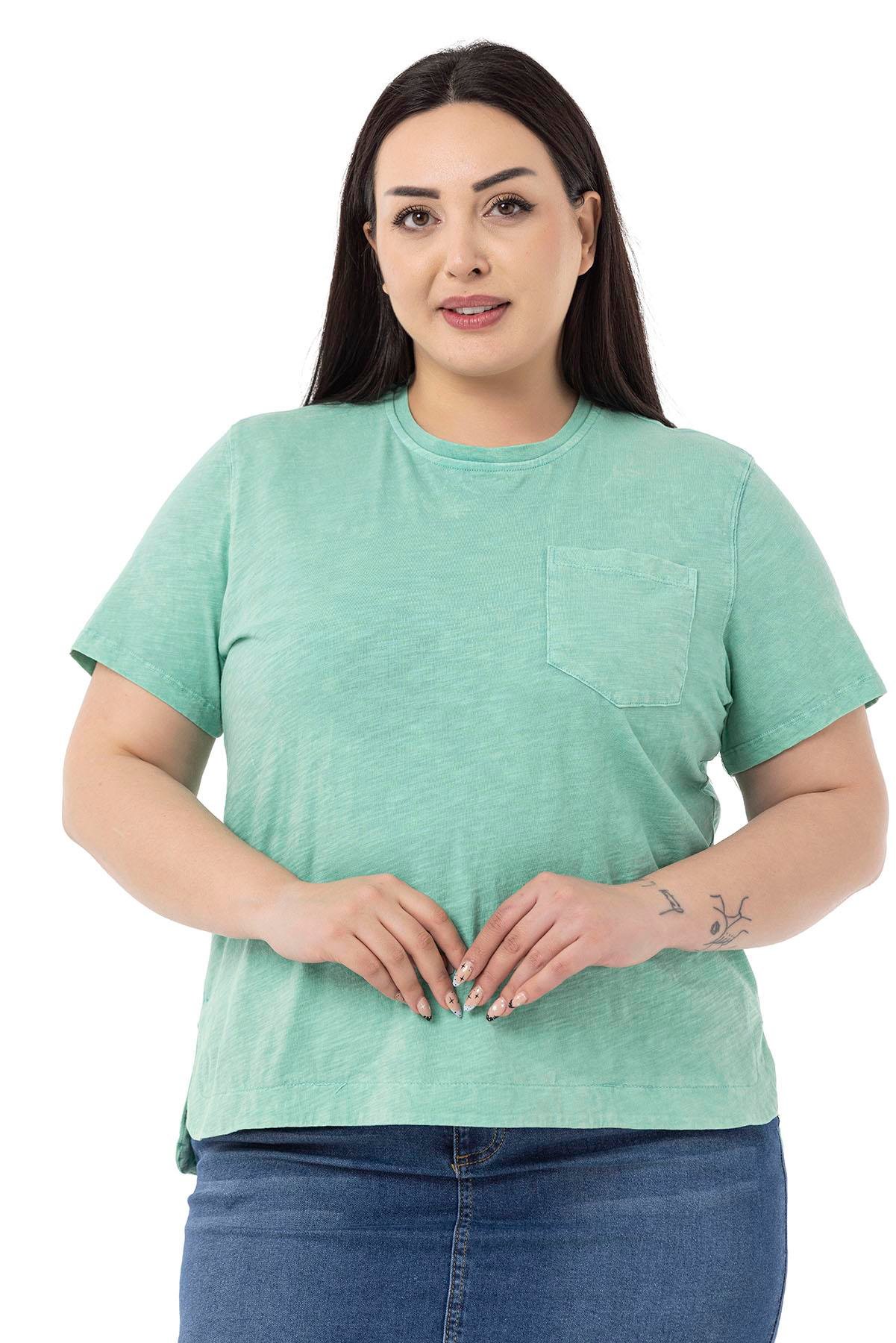 T-ShirtDisentis Modest Büyük Beden Parça Boyalı Bisiklet Yaka Kavisli Yırtmaçlı Yeşil T-shirtDISENTIS MODESTBüyük Beden Parça Boyalı Bisiklet Yaka Kavisli Yırtmaçlı Yeşil T-shirt