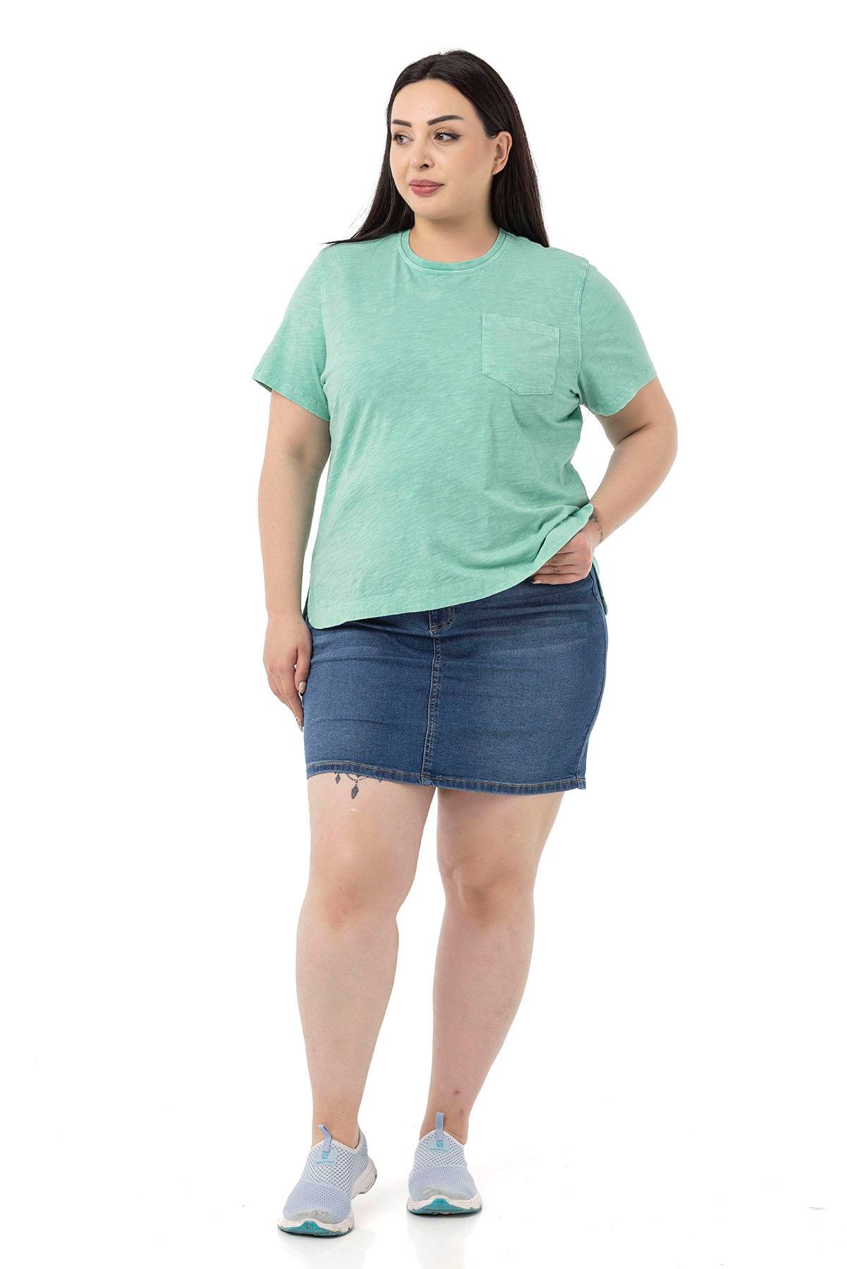 T-ShirtDisentis Modest Büyük Beden Parça Boyalı Bisiklet Yaka Kavisli Yırtmaçlı Yeşil T-shirtDISENTIS MODESTBüyük Beden Parça Boyalı Bisiklet Yaka Kavisli Yırtmaçlı Yeşil T-shirt