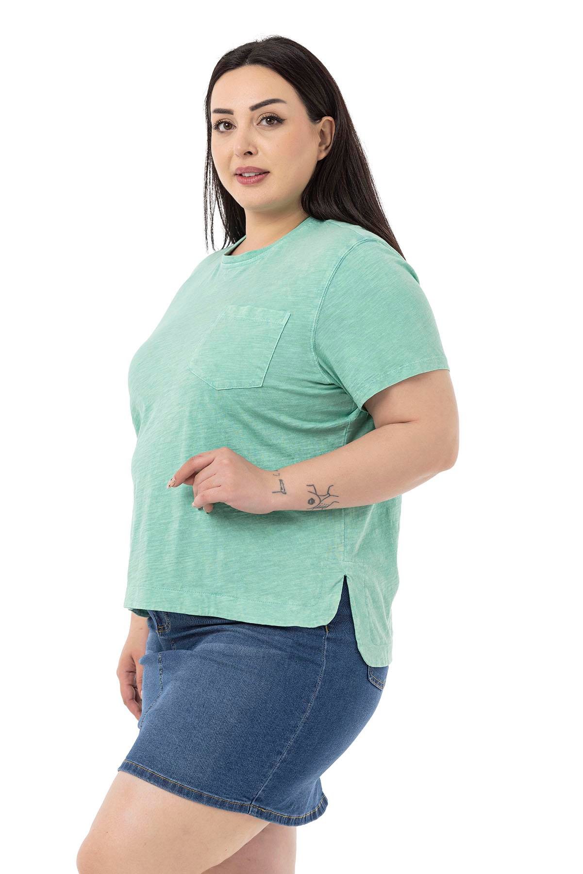 T-ShirtDisentis Modest Büyük Beden Parça Boyalı Bisiklet Yaka Kavisli Yırtmaçlı Yeşil T-shirtDISENTIS MODESTBüyük Beden Parça Boyalı Bisiklet Yaka Kavisli Yırtmaçlı Yeşil T-shirt