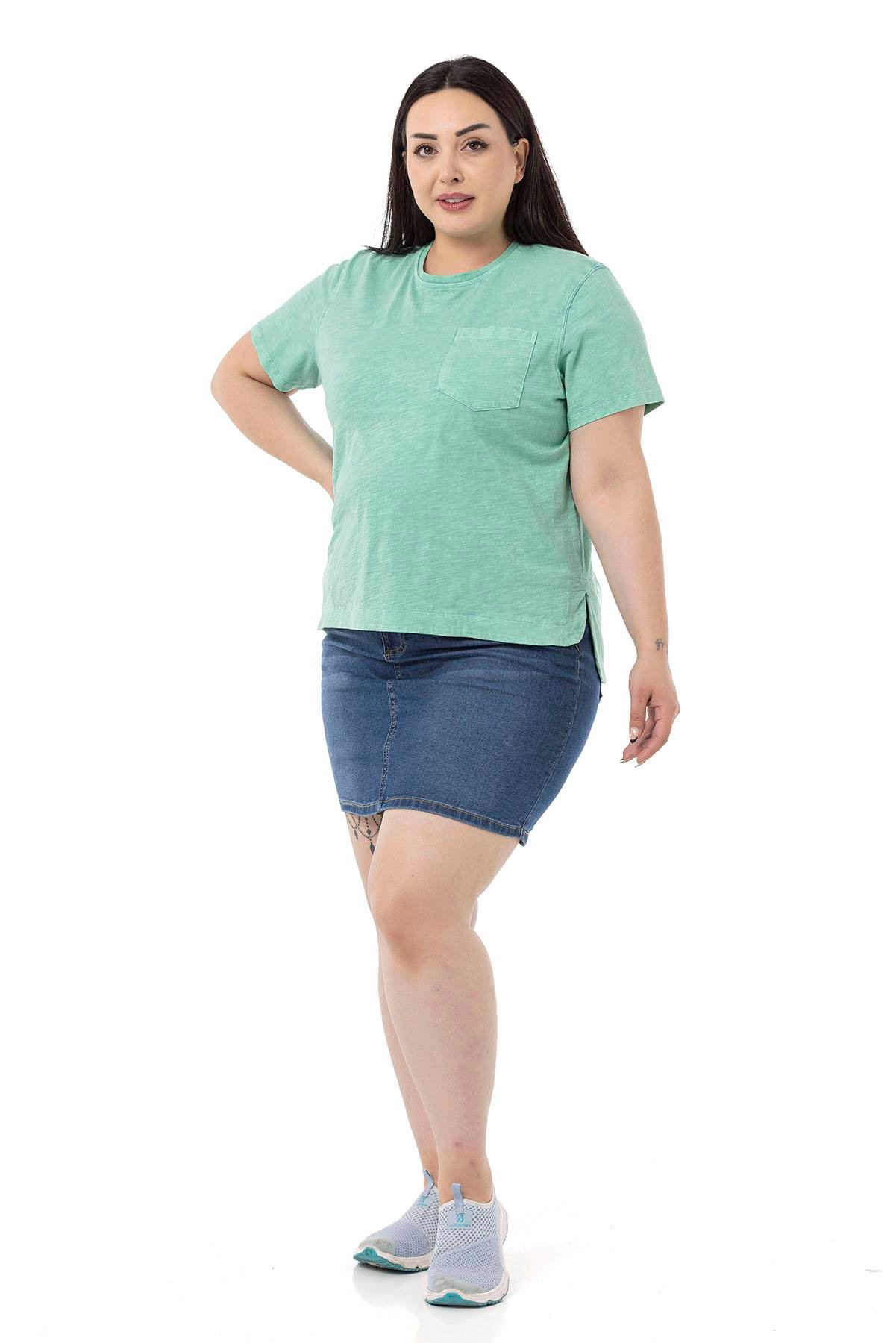 T-ShirtDisentis Modest Büyük Beden Parça Boyalı Bisiklet Yaka Kavisli Yırtmaçlı Yeşil T-shirtDISENTIS MODESTBüyük Beden Parça Boyalı Bisiklet Yaka Kavisli Yırtmaçlı Yeşil T-shirt