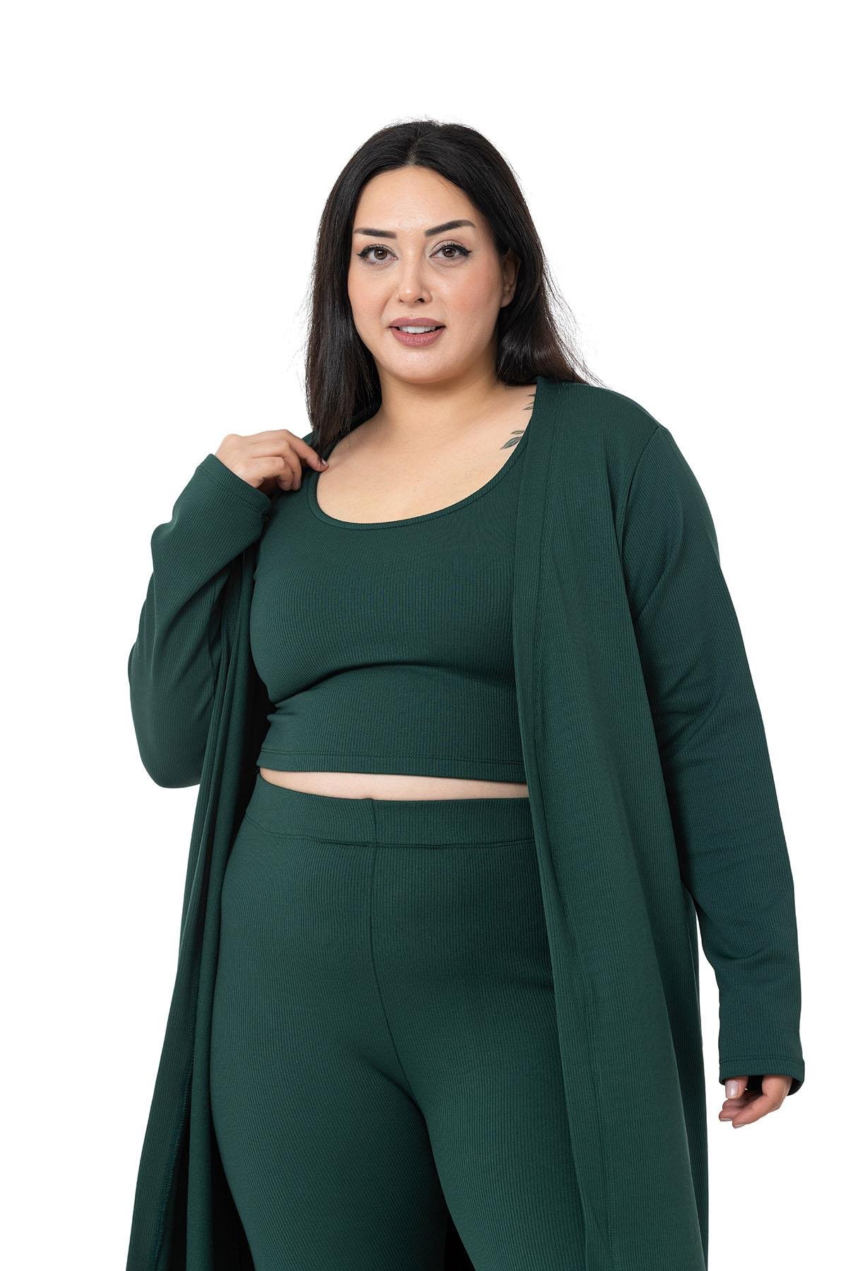 TakımDISENTIS,BIG SIZE,ÜÇLÜ TAKIM, BÜYÜK BEDEN, GENÇ BÜYÜK BEDEN, BÜYÜK BEDEN MODADISENTIS MODESTBüyük Beden Fitilli Crop Body Tayt Hırka Üçlü Zümrüt Takım