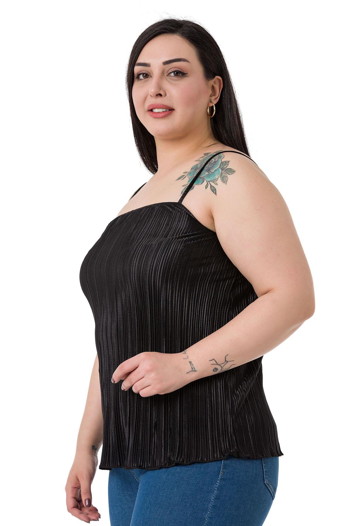 TEK KALANLARDisentis Modest Ayarlanabilir İp Askılı Kraşlı Saten Siyah Bluz DISENTIS MODESTBüyük Beden Ayarlanabilir İp Askılı Kraşlı Saten Siyah Bluz 