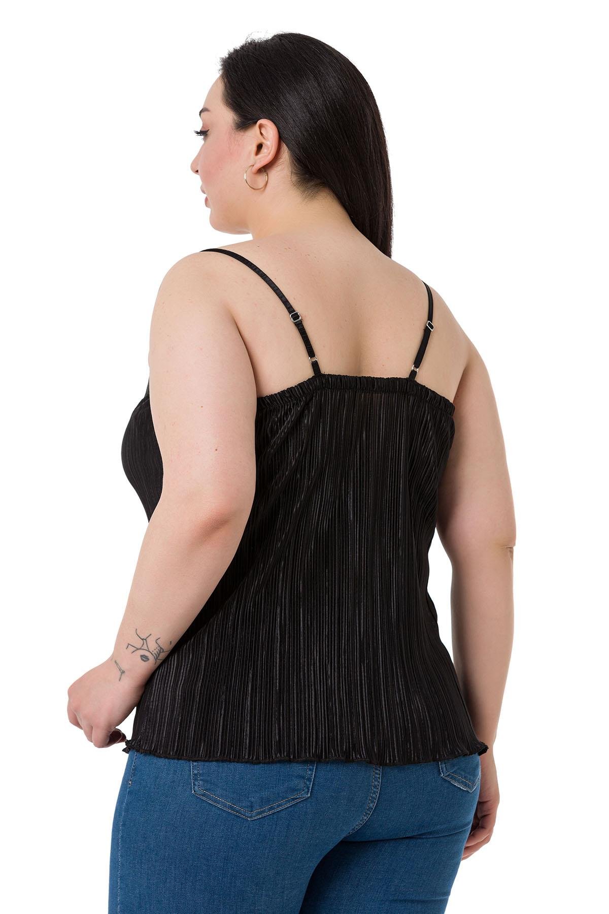 TEK KALANLARDisentis Modest Ayarlanabilir İp Askılı Kraşlı Saten Siyah Bluz DISENTIS MODESTBüyük Beden Ayarlanabilir İp Askılı Kraşlı Saten Siyah Bluz 