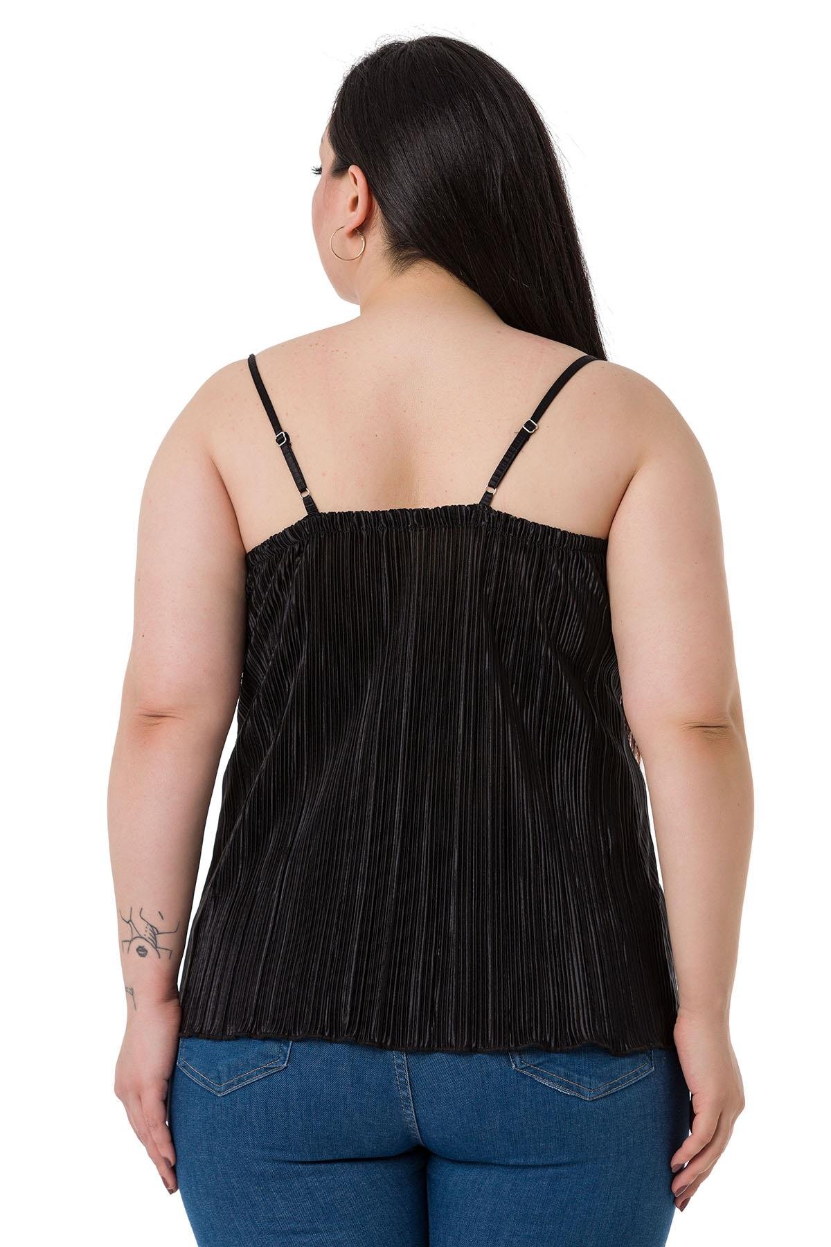 TEK KALANLARDisentis Modest Ayarlanabilir İp Askılı Kraşlı Saten Siyah Bluz DISENTIS MODESTBüyük Beden Ayarlanabilir İp Askılı Kraşlı Saten Siyah Bluz 