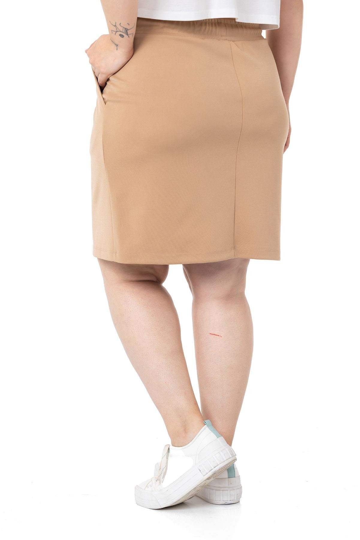 TEK KALANLARBüyük Beden Beli Lastikli ve Bağcıklı Cepli Mini Vizon EtekDISENTIS MODESTBüyük Beden Beli Lastikli ve Bağcıklı Cepli Mini Vizon Etek