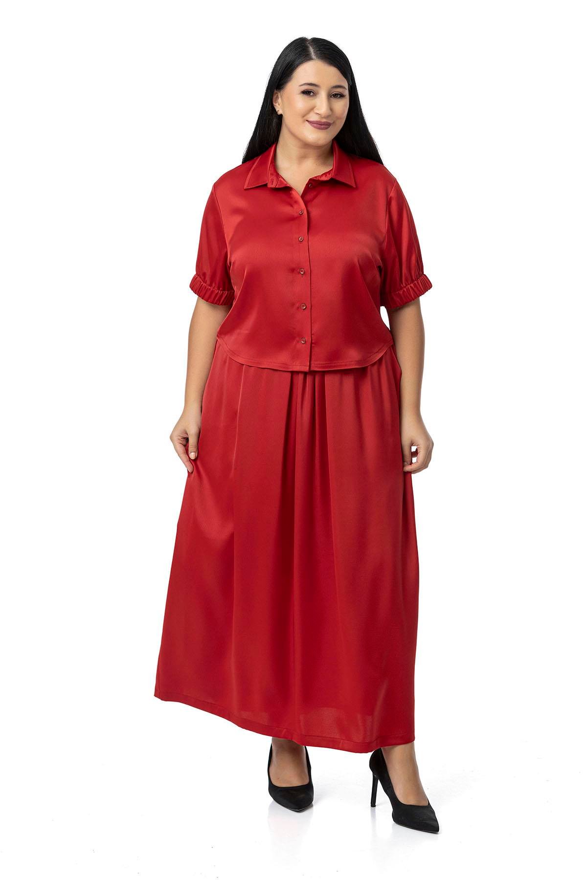 TEK KALANLARBüyük Beden Beli Lastikli Etek ve Mini Kısa Kollu Gömlek Kırmızı İkili TakımDISENTIS MODESTBüyük Beden Beli Lastikli Etek ve Mini Kısa Kollu Gömlek Kırmızı İkili Takım