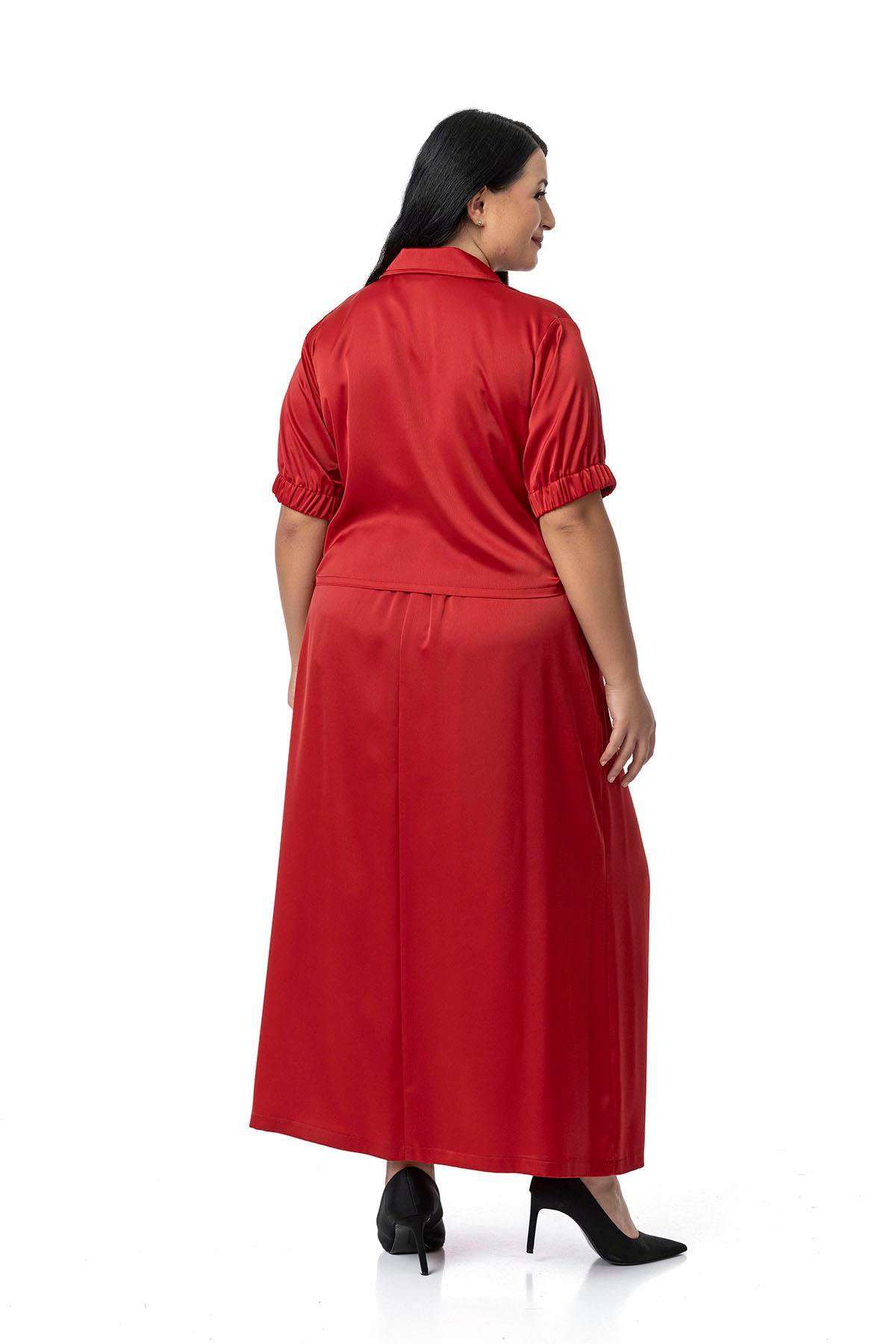 TEK KALANLARBüyük Beden Beli Lastikli Etek ve Mini Kısa Kollu Gömlek Kırmızı İkili TakımDISENTIS MODESTBüyük Beden Beli Lastikli Etek ve Mini Kısa Kollu Gömlek Kırmızı İkili Takım