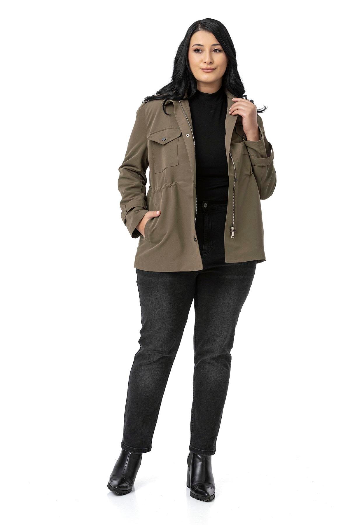 TEK KALANLARBüyük Beden Beli Tünelli Fermuar ve Çıt Çıt  Kapamalı Astarlı Cepli Haki TrençkotDISENTIS MODESTBüyük Beden Beli Tünelli Fermuar ve Çıt Çıt  Kapamalı Astarlı Cepli Haki Trençkot