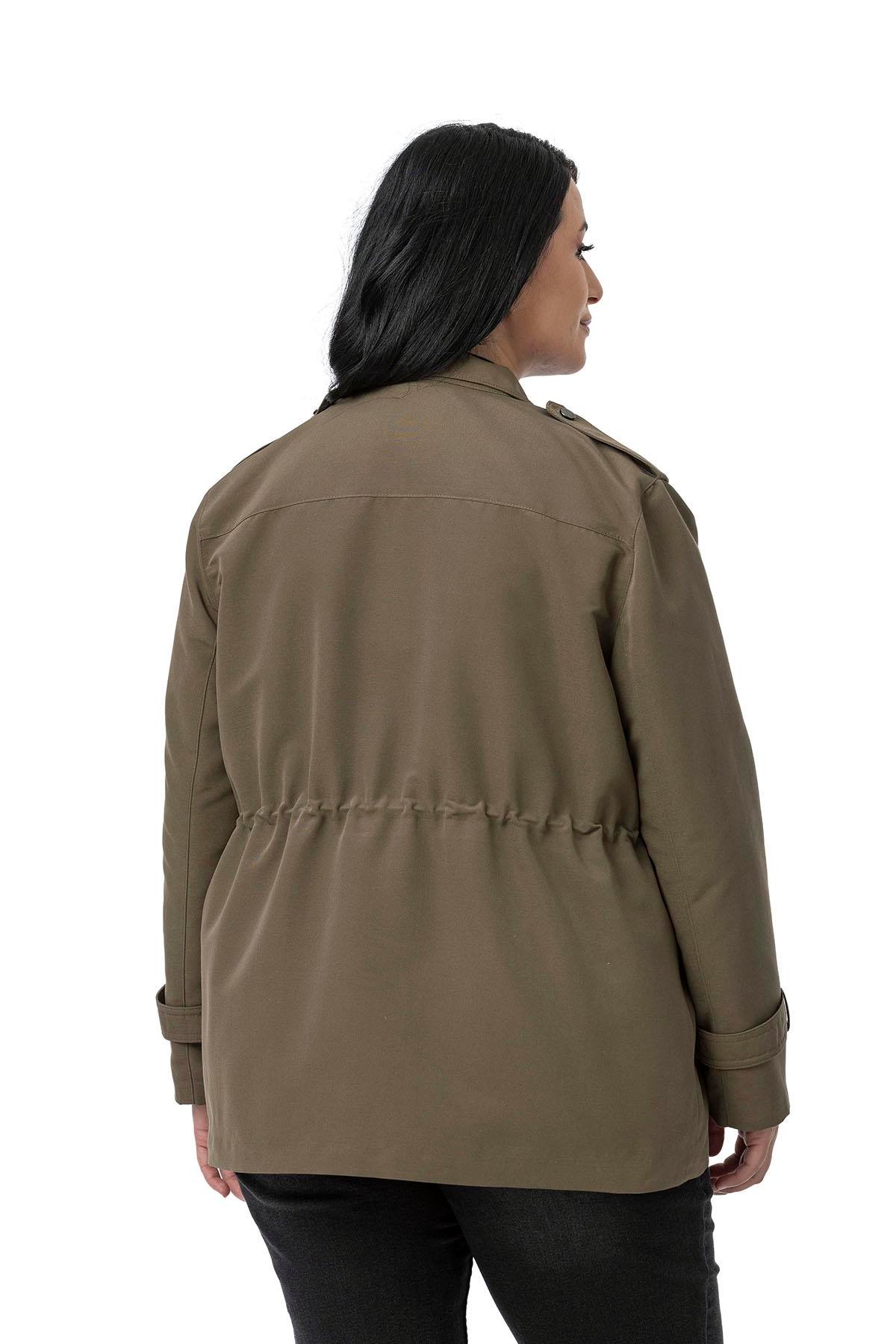 TEK KALANLARBüyük Beden Beli Tünelli Fermuar ve Çıt Çıt  Kapamalı Astarlı Cepli Haki TrençkotDISENTIS MODESTBüyük Beden Beli Tünelli Fermuar ve Çıt Çıt  Kapamalı Astarlı Cepli Haki Trençkot